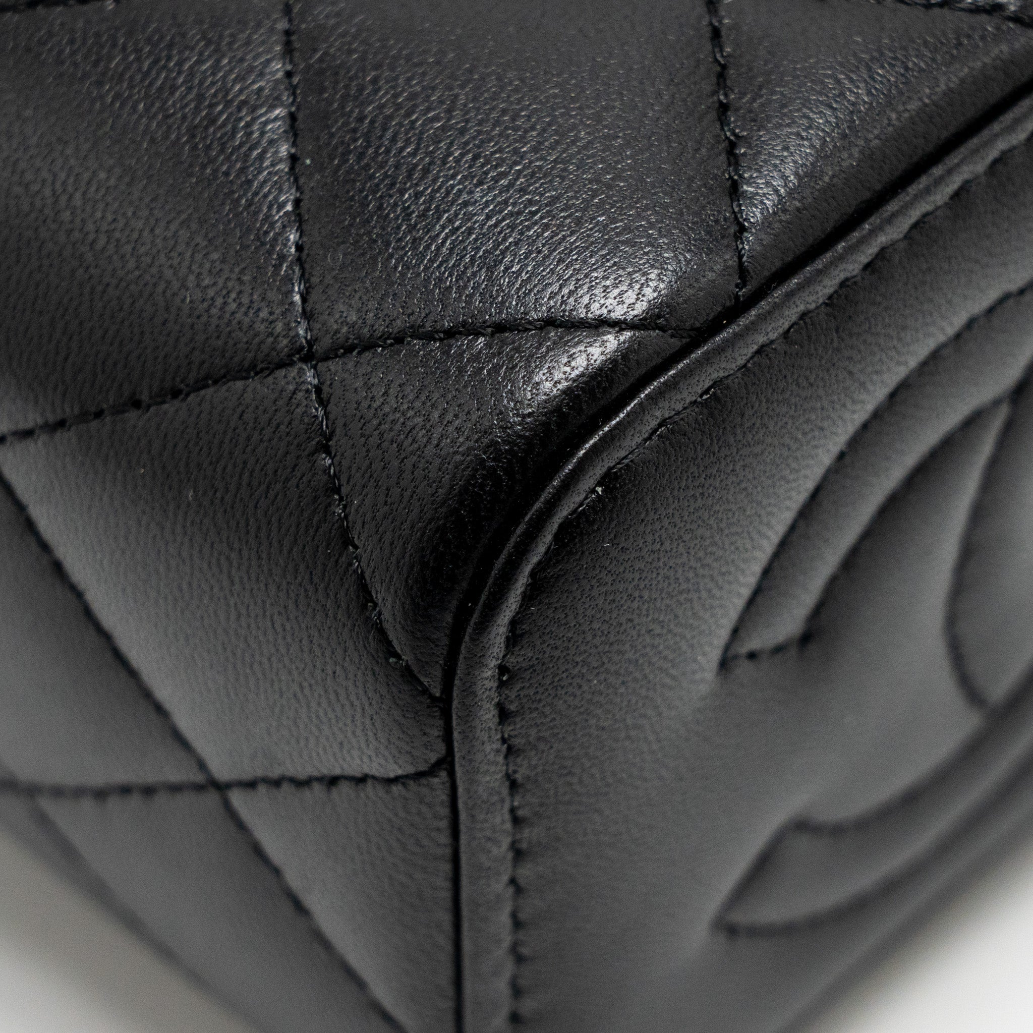 CHANEL TOP HANDLE MINI VANITY WITH CHAIN LAMBSKIN BLACK LGHW (MICROCHIP)