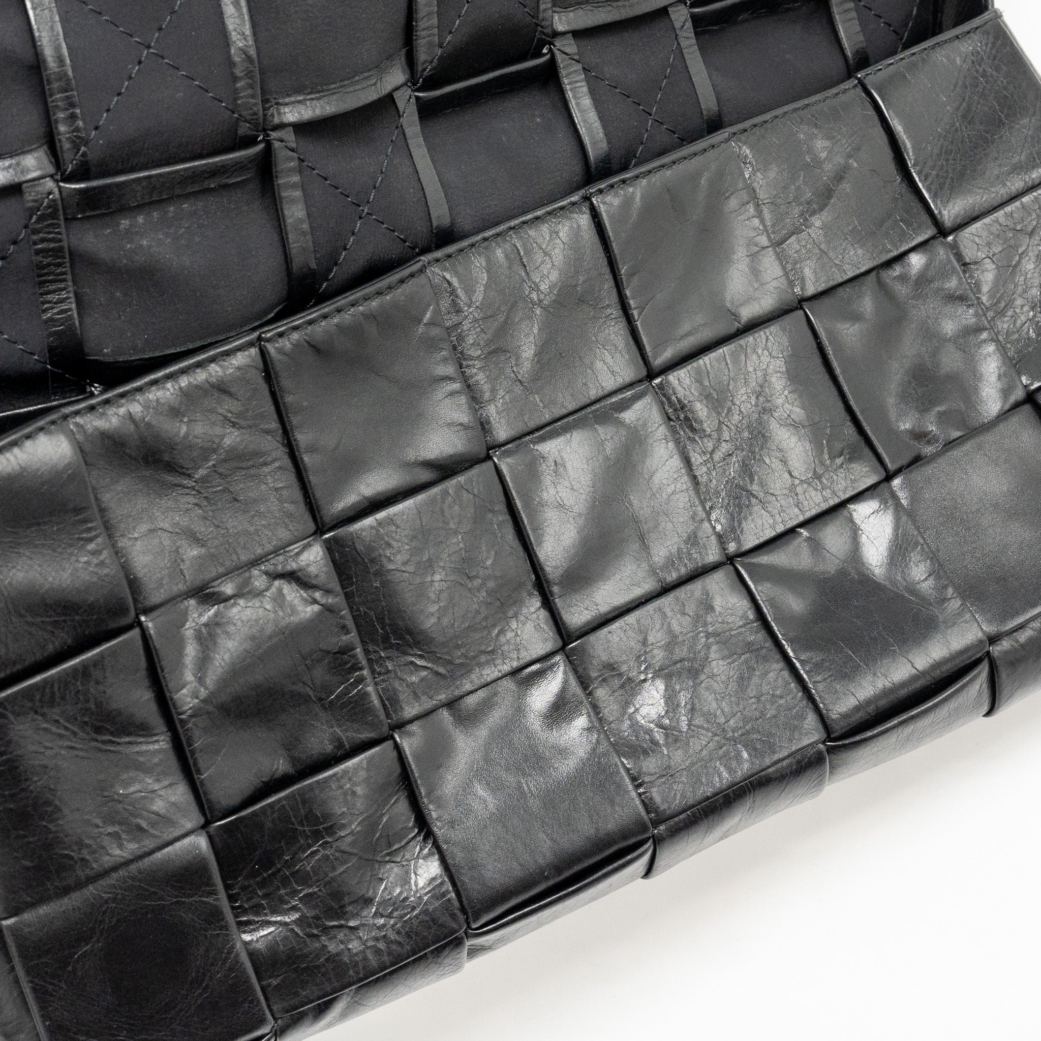 BOTTEGA VENETA CASSETTE BAG AGED CALFSKIN BLACK SHW