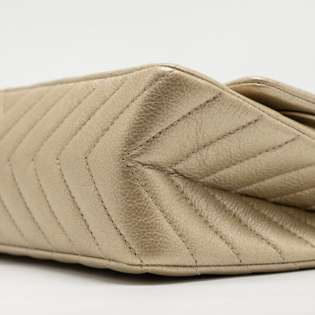 CHANEL SMALL 2.55 REISSUE CHEVRON FLAP BAG CALFSKIN GOLD GHW