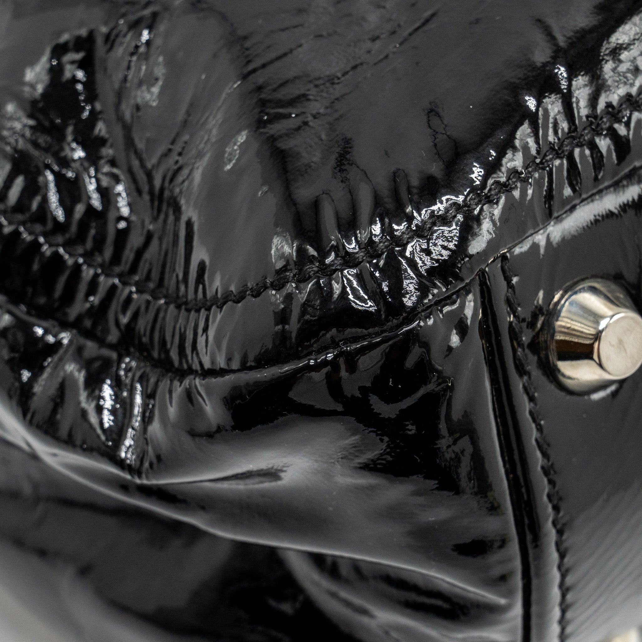 MIU MIU TURNLOCK TOTE BAG PATENT BLACK SHW