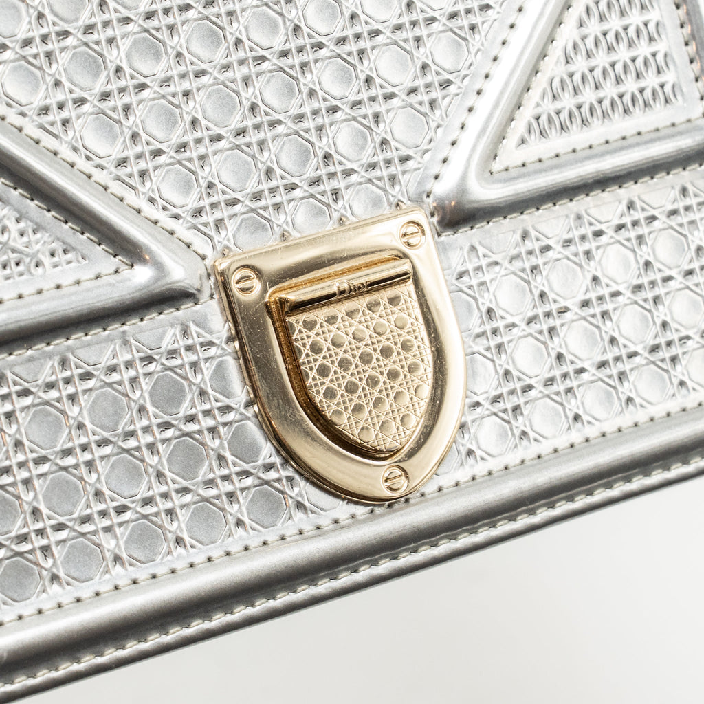 DIOR DIORAMA WALLET ON CHAIN METALLIC PATENT SILVER LGHW