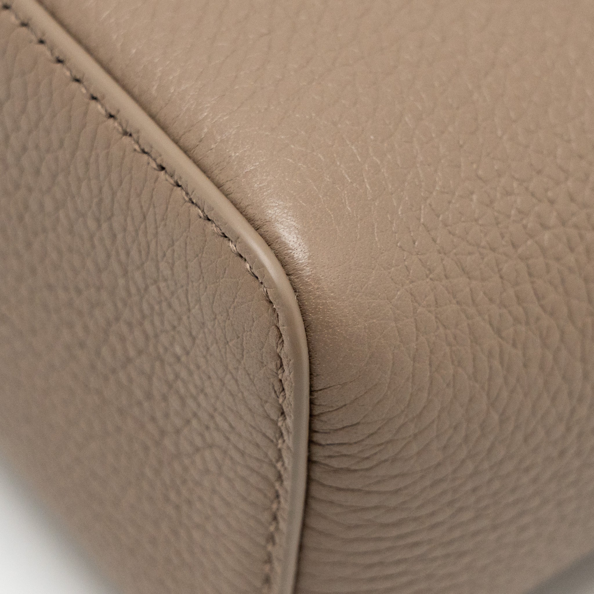 LORO PIANA EXTRA POCKET L19 GRAINED CALFSKIN WARM MASTIC SHW