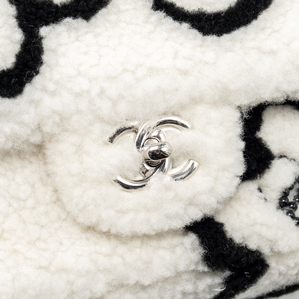 CHANEL 22A FLUFFY CAMELLIA FLAP BAG SHEARLING WHITE SHW (MICROCHIP)