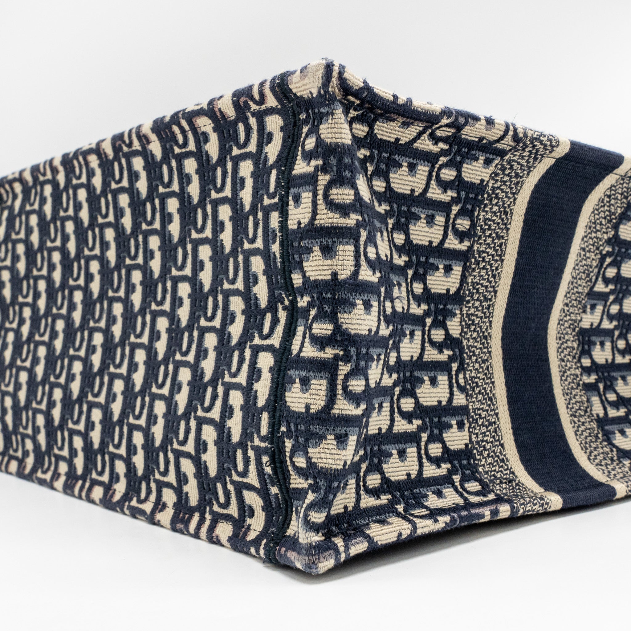 DIOR MEDIUM BOOK TOTE OBLIQUE EMBROIDERY ECRU/BLUE