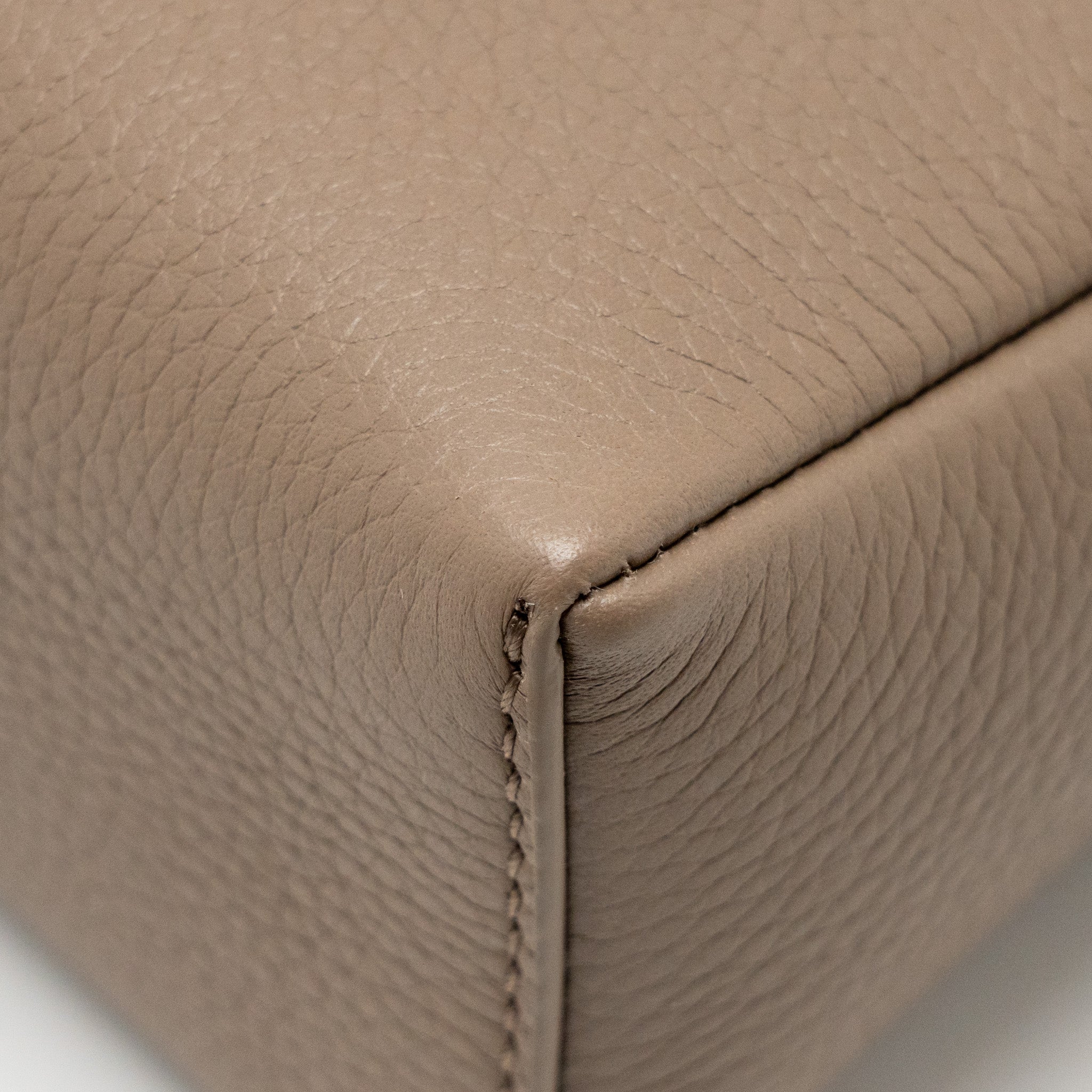 LORO PIANA EXTRA POCKET L19 GRAINED CALFSKIN WARM MASTIC SHW