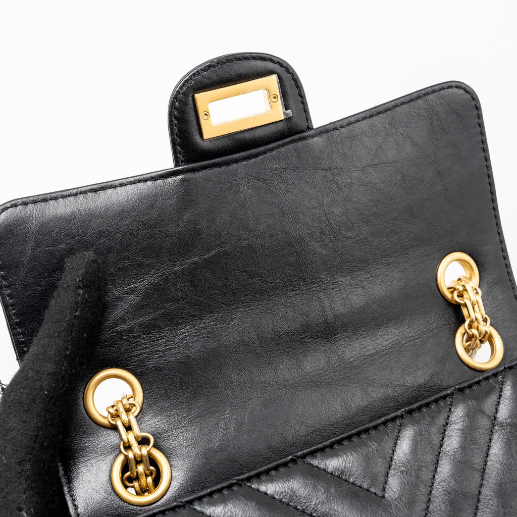 CHANEL MINI 2.55 REISSUE FLAP BAG CHEVRON AGED CALFSKIN BLACK GHW (MICROCHIP)