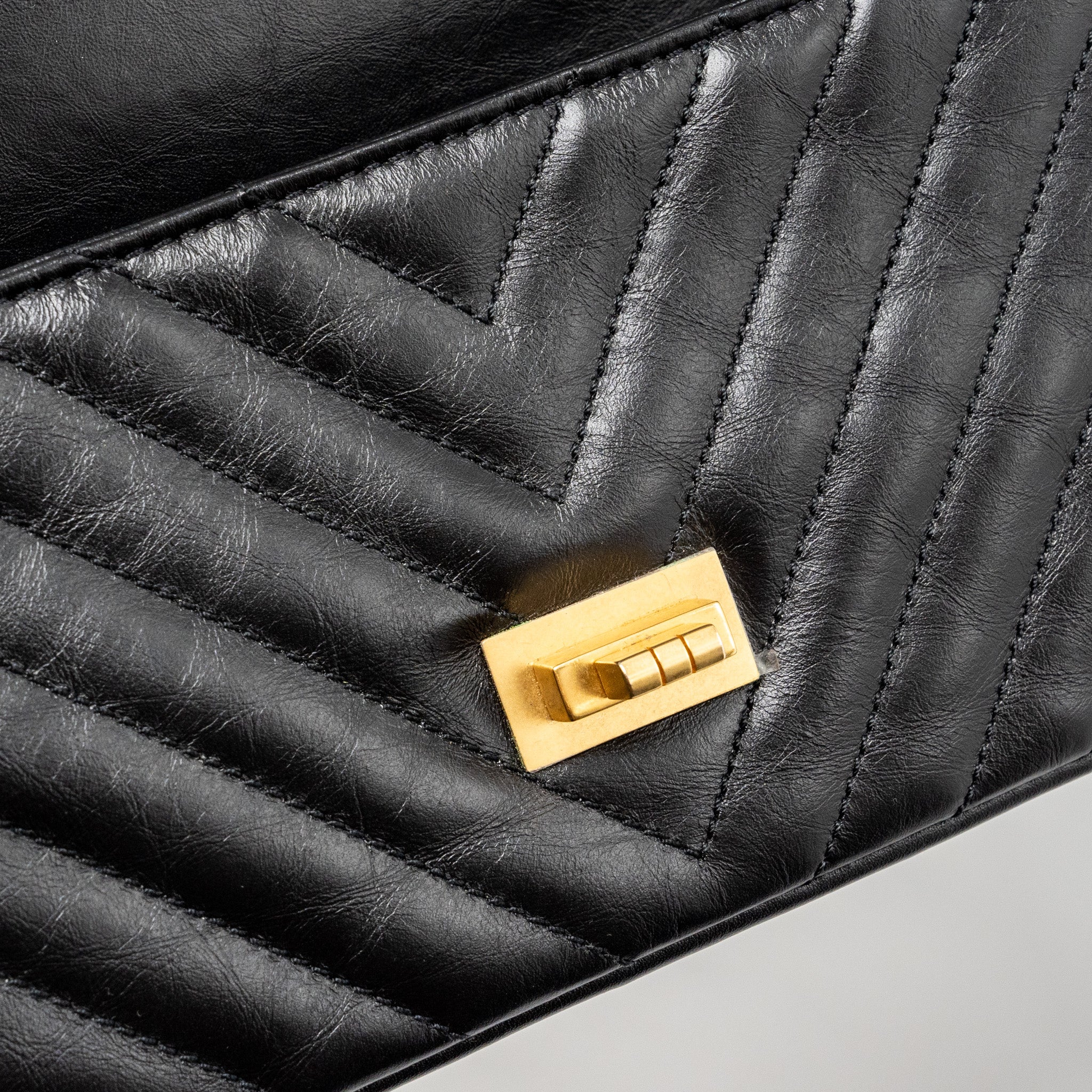 CHANEL MINI 2.55 REISSUE FLAP BAG CHEVRON AGED CALFSKIN BLACK GHW (MICROCHIP)