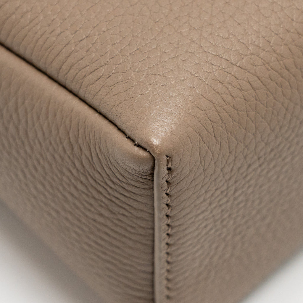 LORO PIANA EXTRA POCKET L19 GRAINED CALFSKIN WARM MASTIC SHW