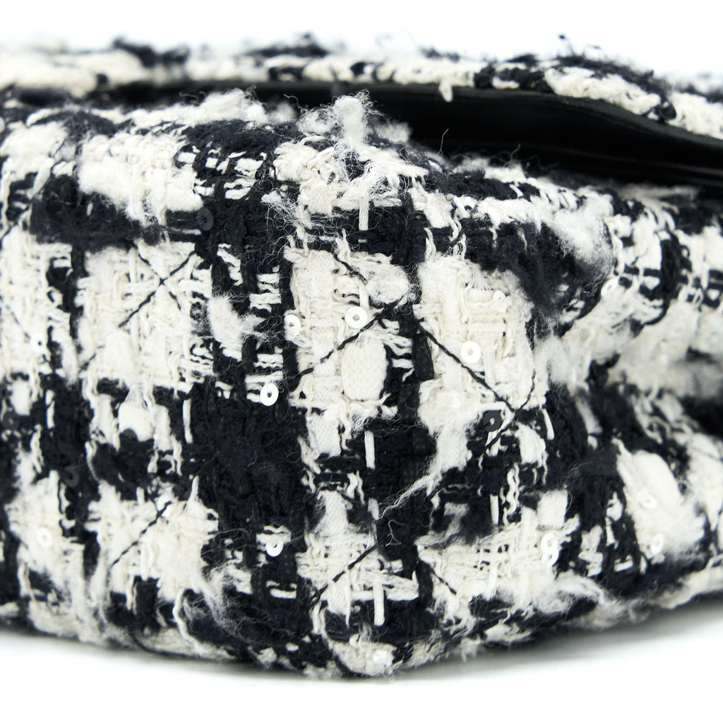 CHANEL VINTAGE MEDIUM CLASSIC FLAP BAG TWEED BLACK AND WHITE SHW