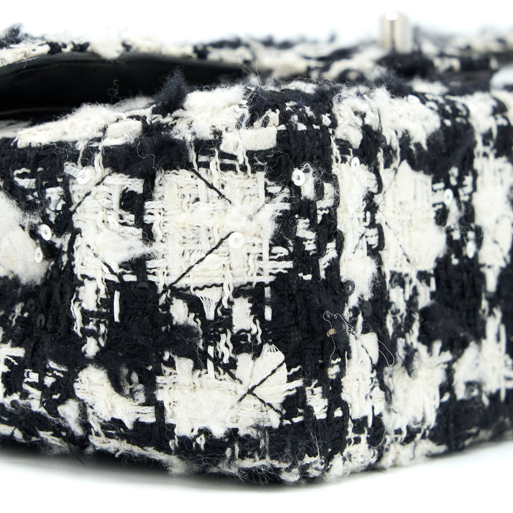 CHANEL VINTAGE MEDIUM CLASSIC FLAP BAG TWEED BLACK AND WHITE SHW