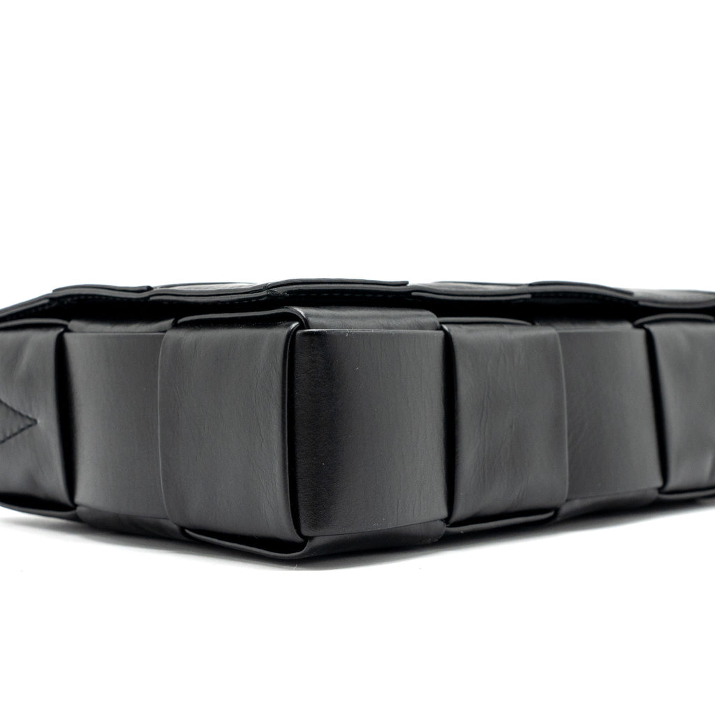 BOTTEGA VENETA SMALL CASSETTE BAG LAMBSKIN BLACK SHW