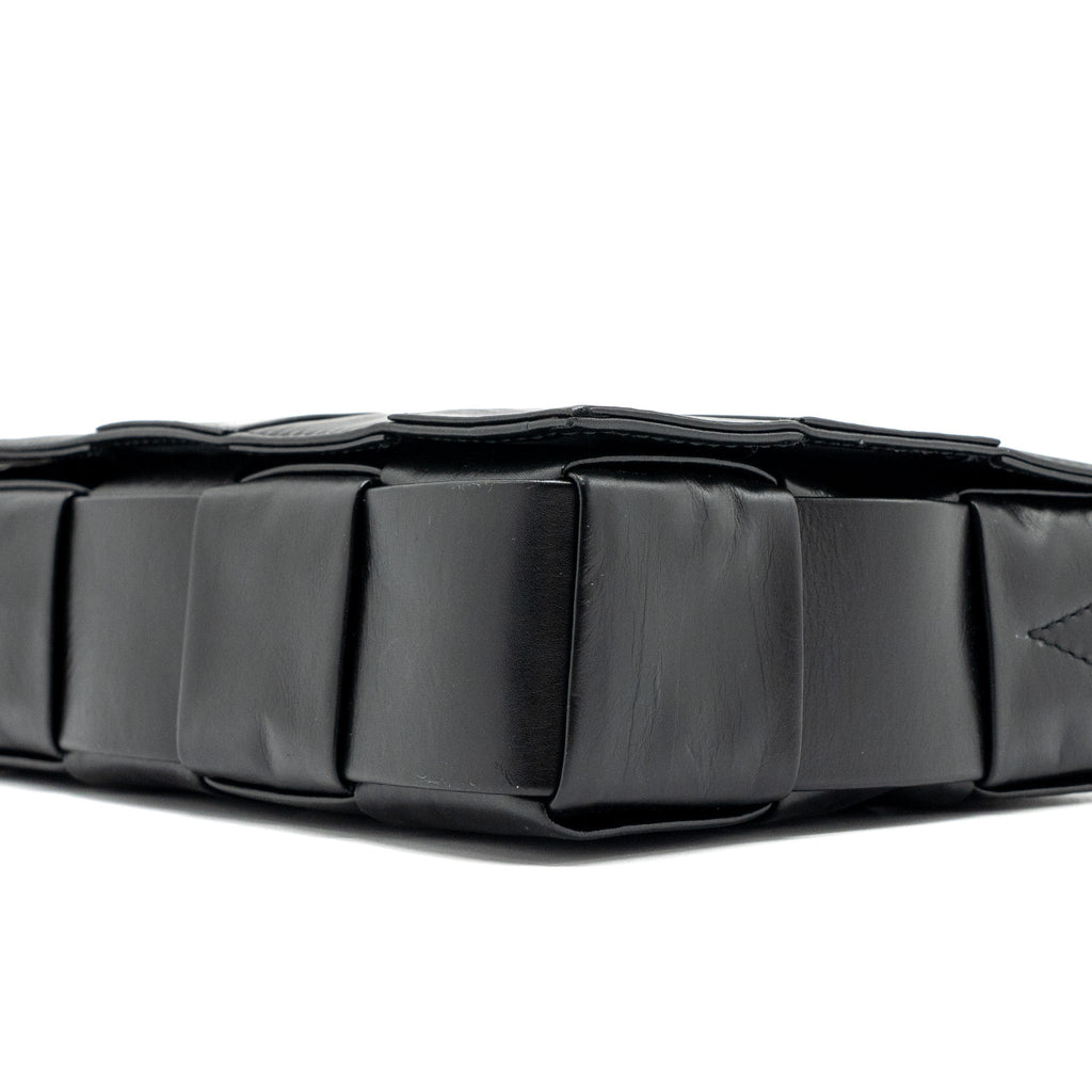 BOTTEGA VENETA SMALL CASSETTE BAG LAMBSKIN BLACK SHW