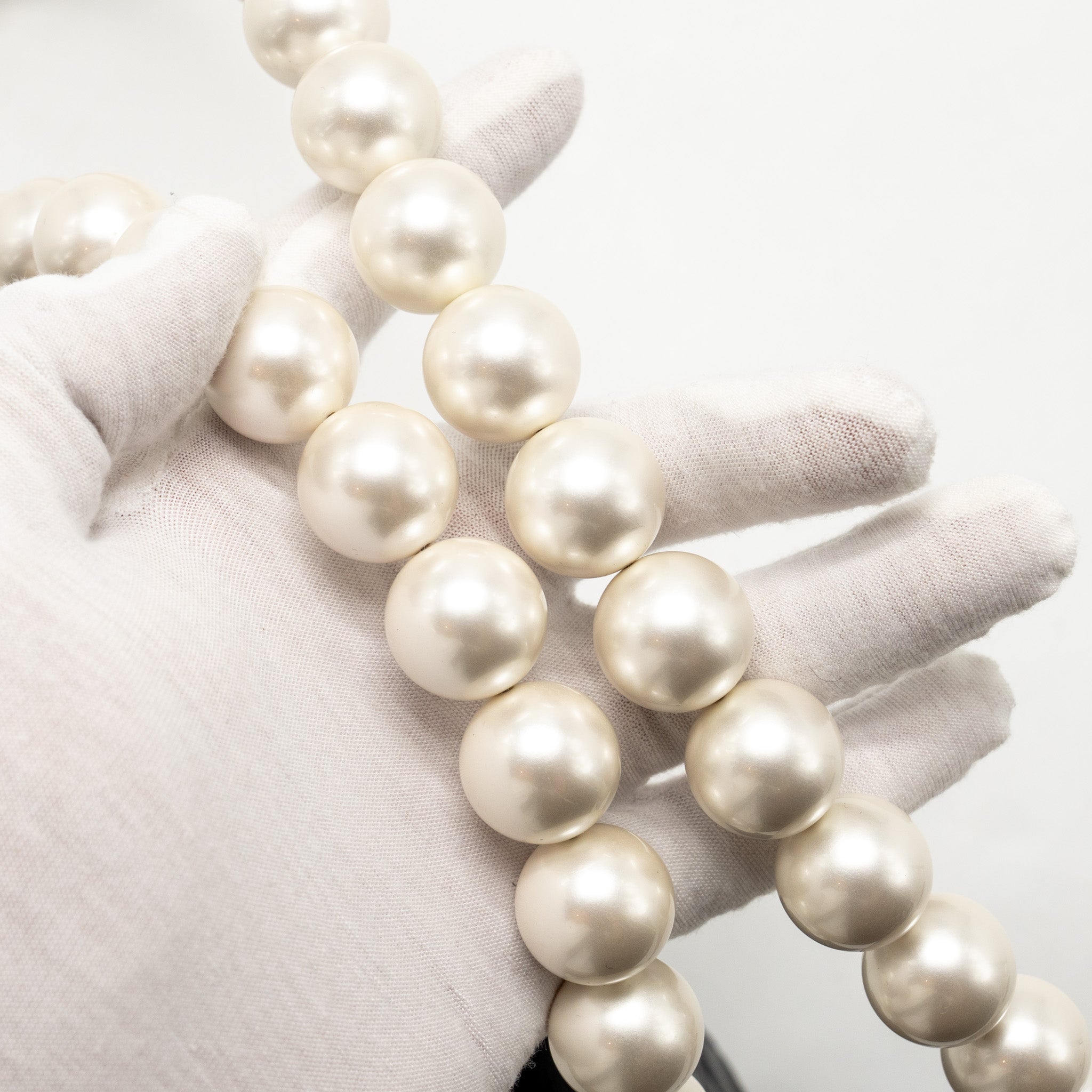 CHANEL MAXI PEARL CLUTCH WITH CHAIN LAMBSKIN BLACK LGHW