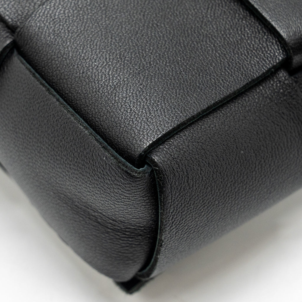 BOTTEGA VENETA CASSETTE BELT BAG LAMBSKIN BLACK GHW