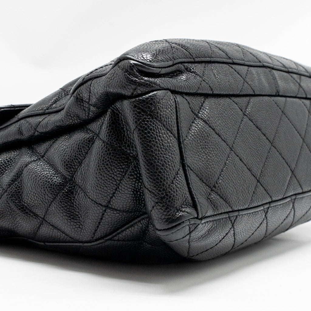 CHANEL QUILTEDE ZIP SHOULDER BAG CAVIAR BLACK GHW