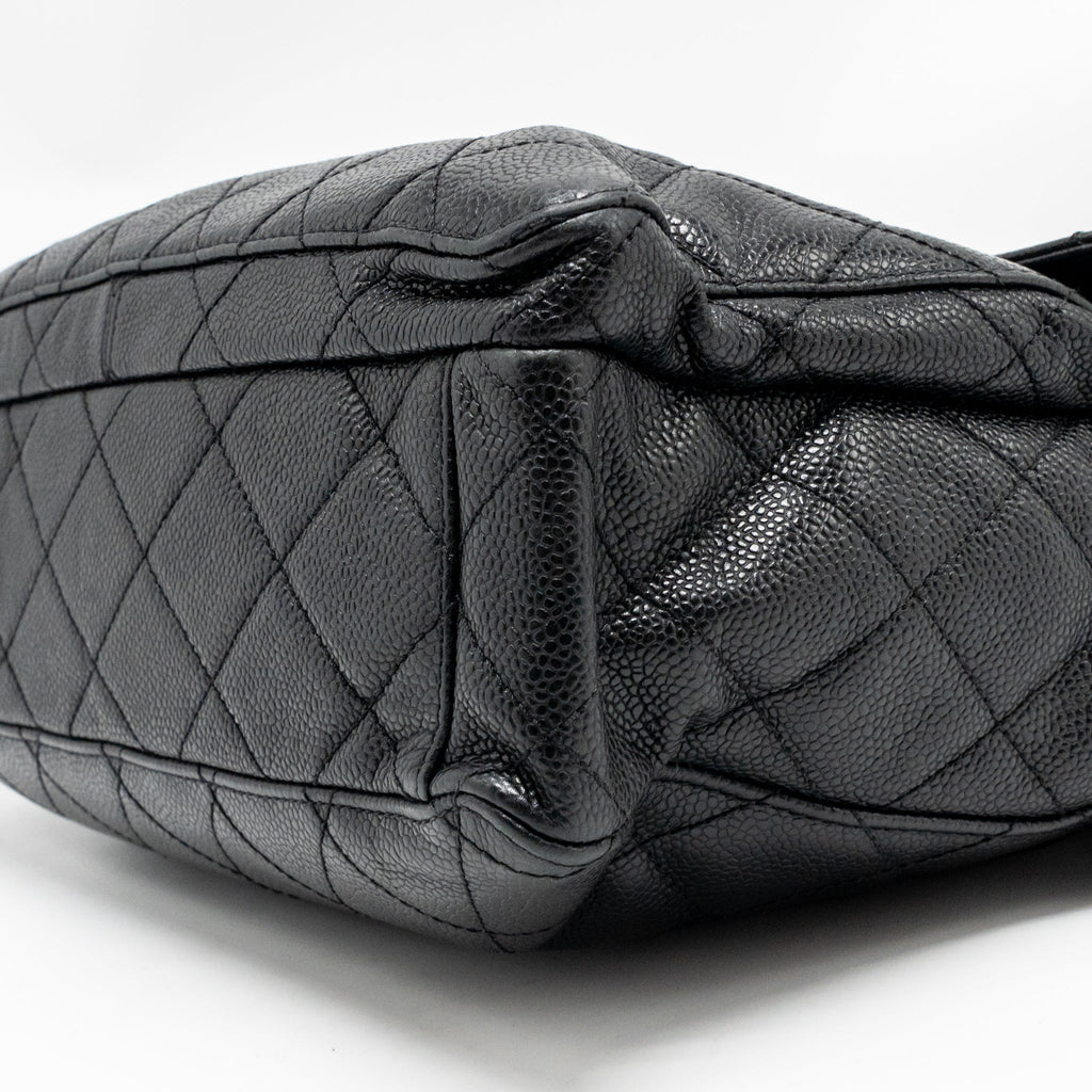 CHANEL QUILTEDE ZIP SHOULDER BAG CAVIAR BLACK GHW