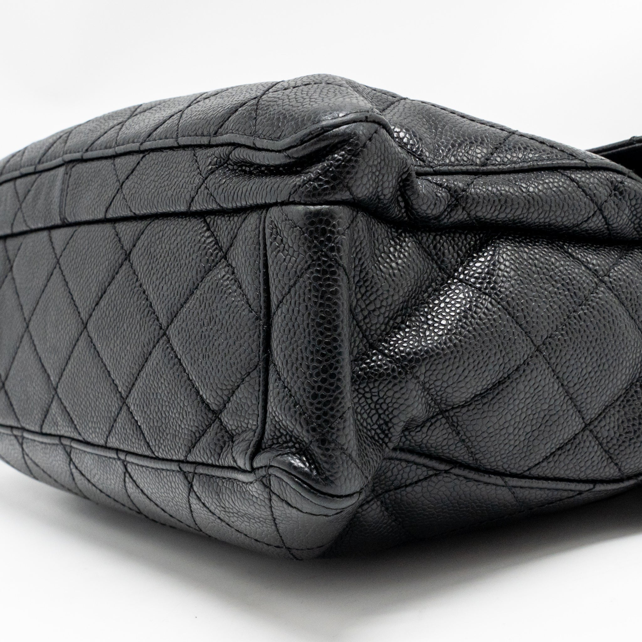 CHANEL QUILTEDE ZIP SHOULDER BAG CAVIAR BLACK GHW