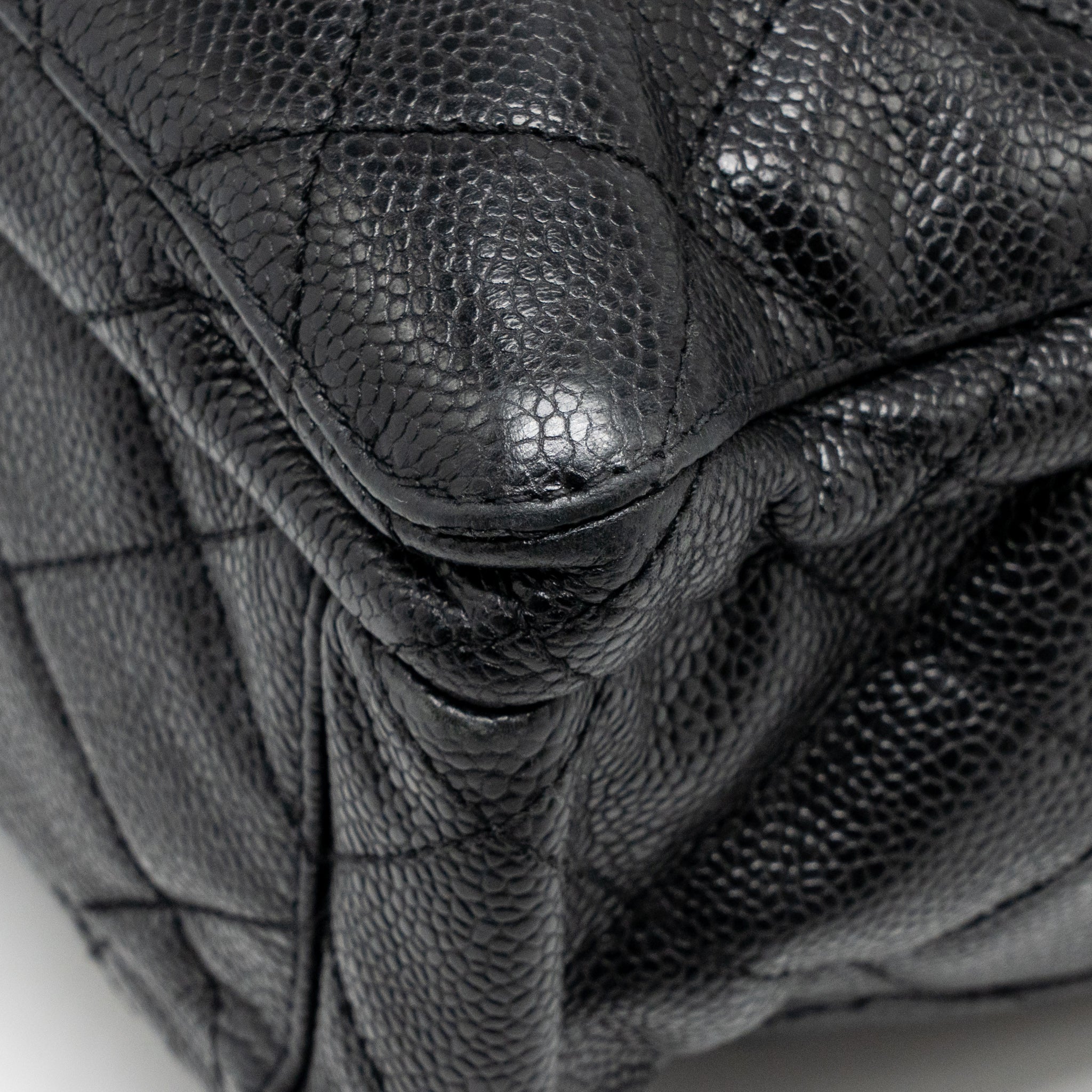 CHANEL QUILTEDE ZIP SHOULDER BAG CAVIAR BLACK GHW