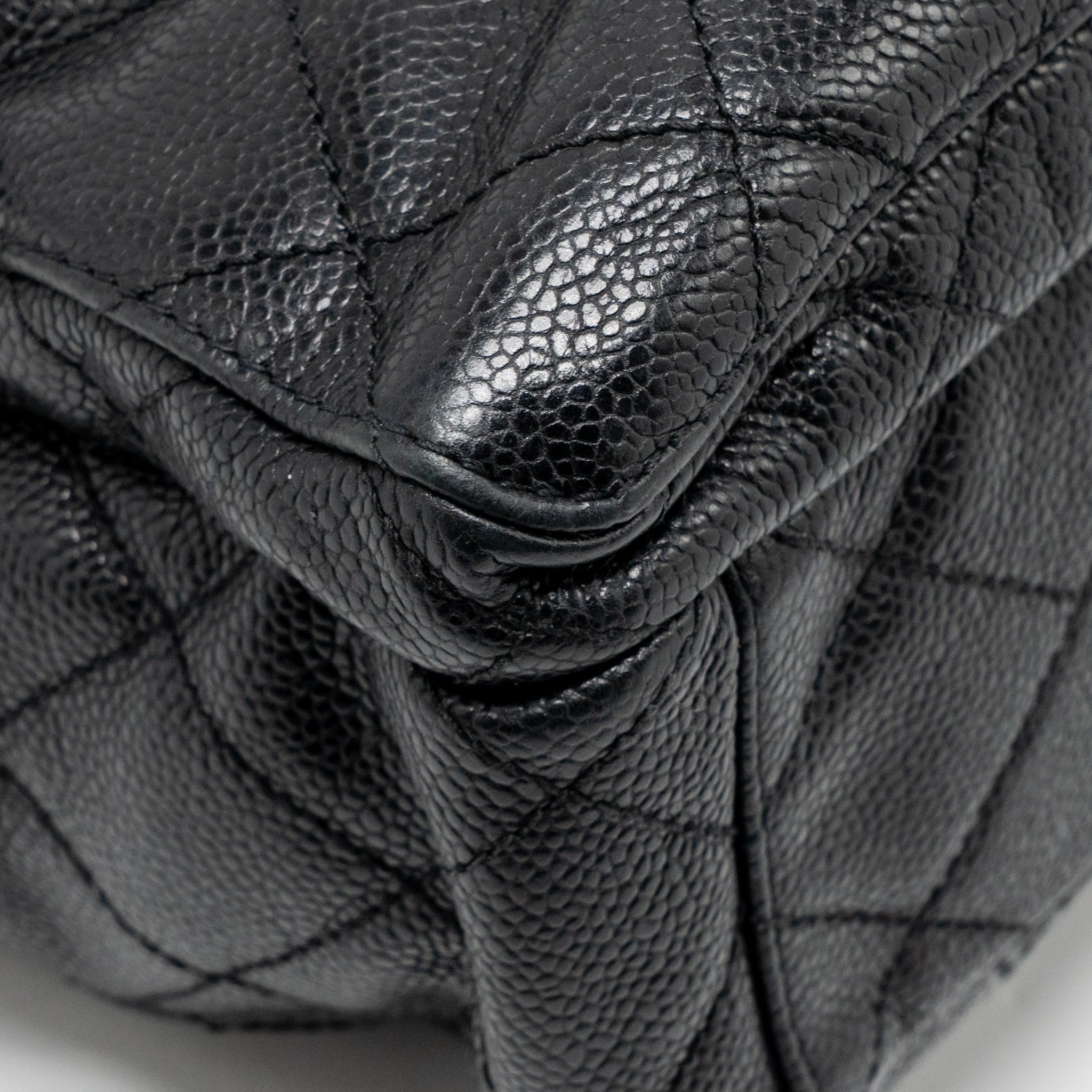 CHANEL QUILTEDE ZIP SHOULDER BAG CAVIAR BLACK GHW