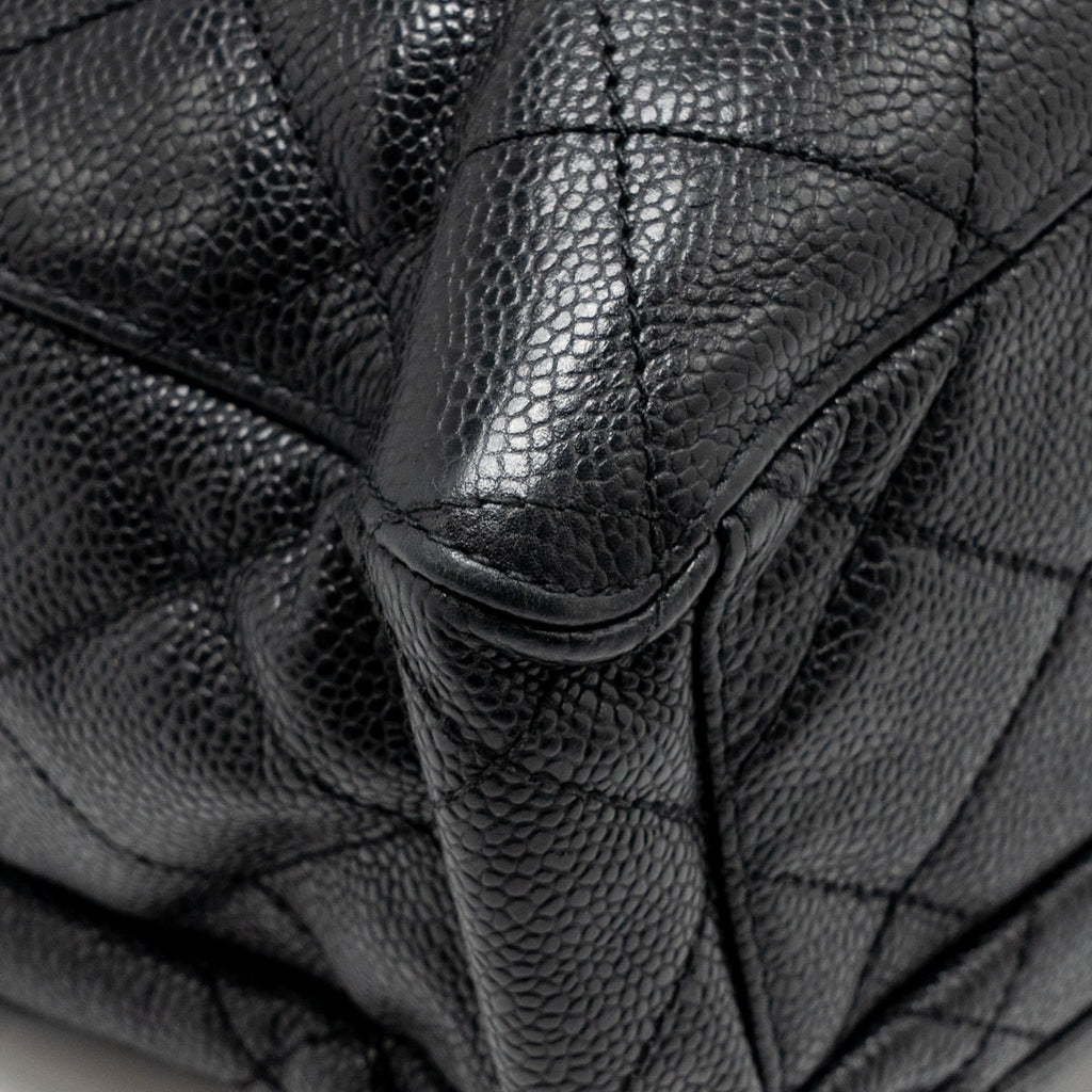 CHANEL QUILTEDE ZIP SHOULDER BAG CAVIAR BLACK GHW
