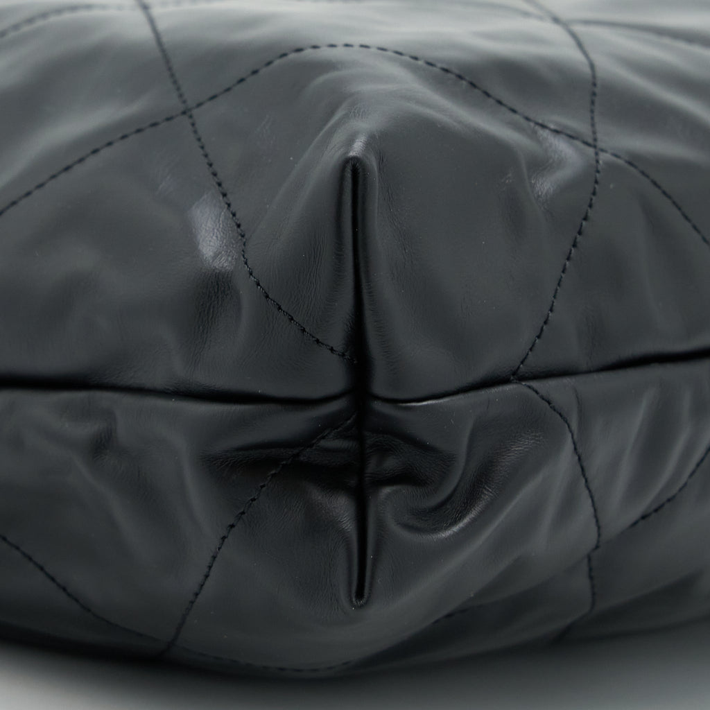 CHANEL 22 BAG MEDIUM SHINY CALFSKIN BLACK GHW (MICROCHIP)