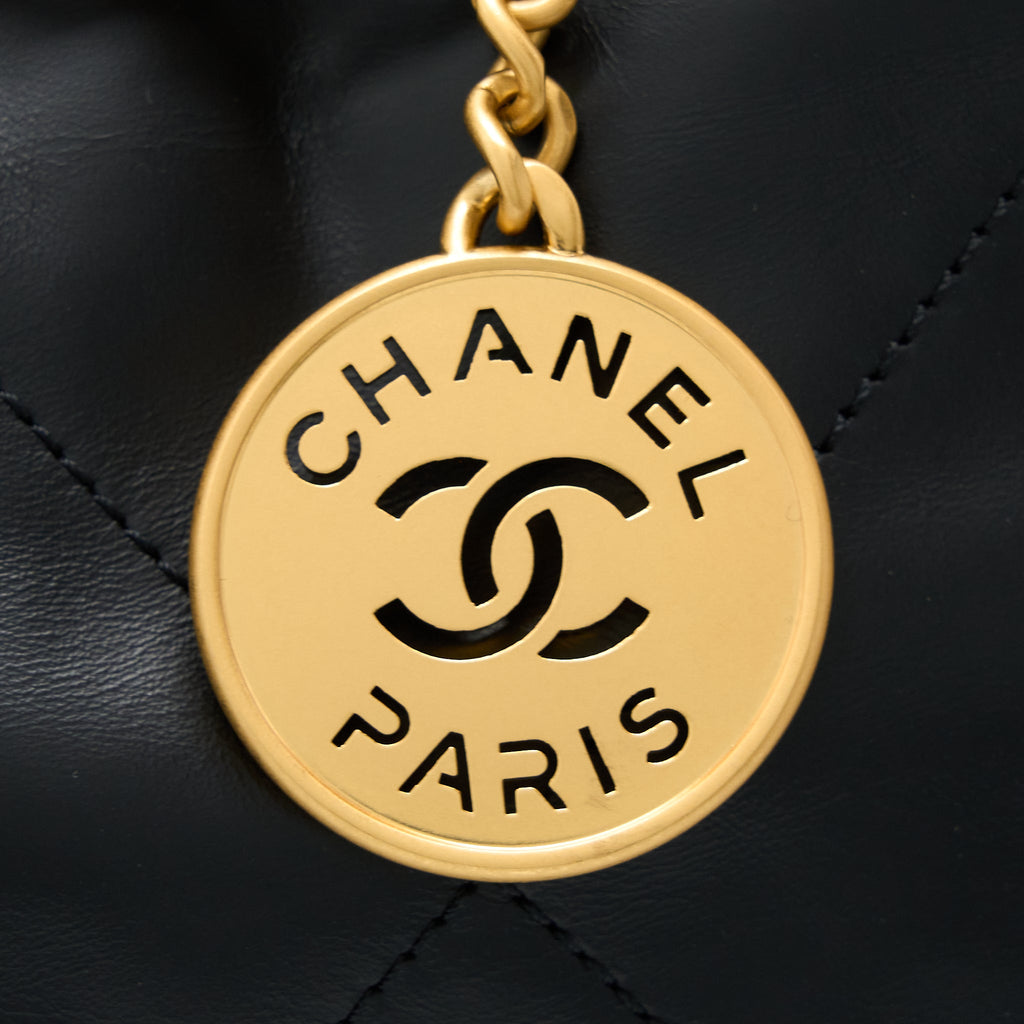 CHANEL 22 BAG MEDIUM SHINY CALFSKIN BLACK GHW (MICROCHIP)