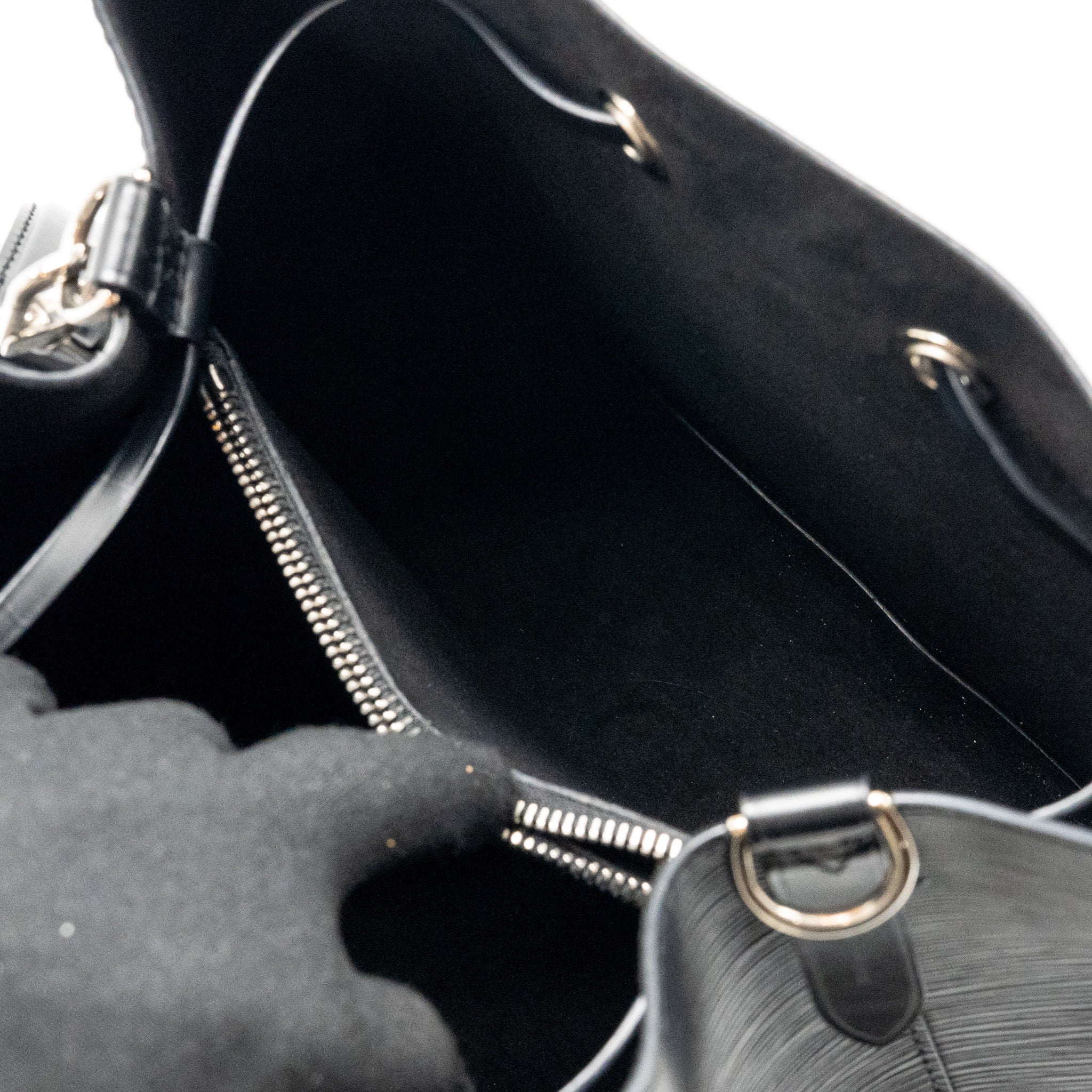 LOUIS VUITTON NEO NOE MM EPI BLACK SHW