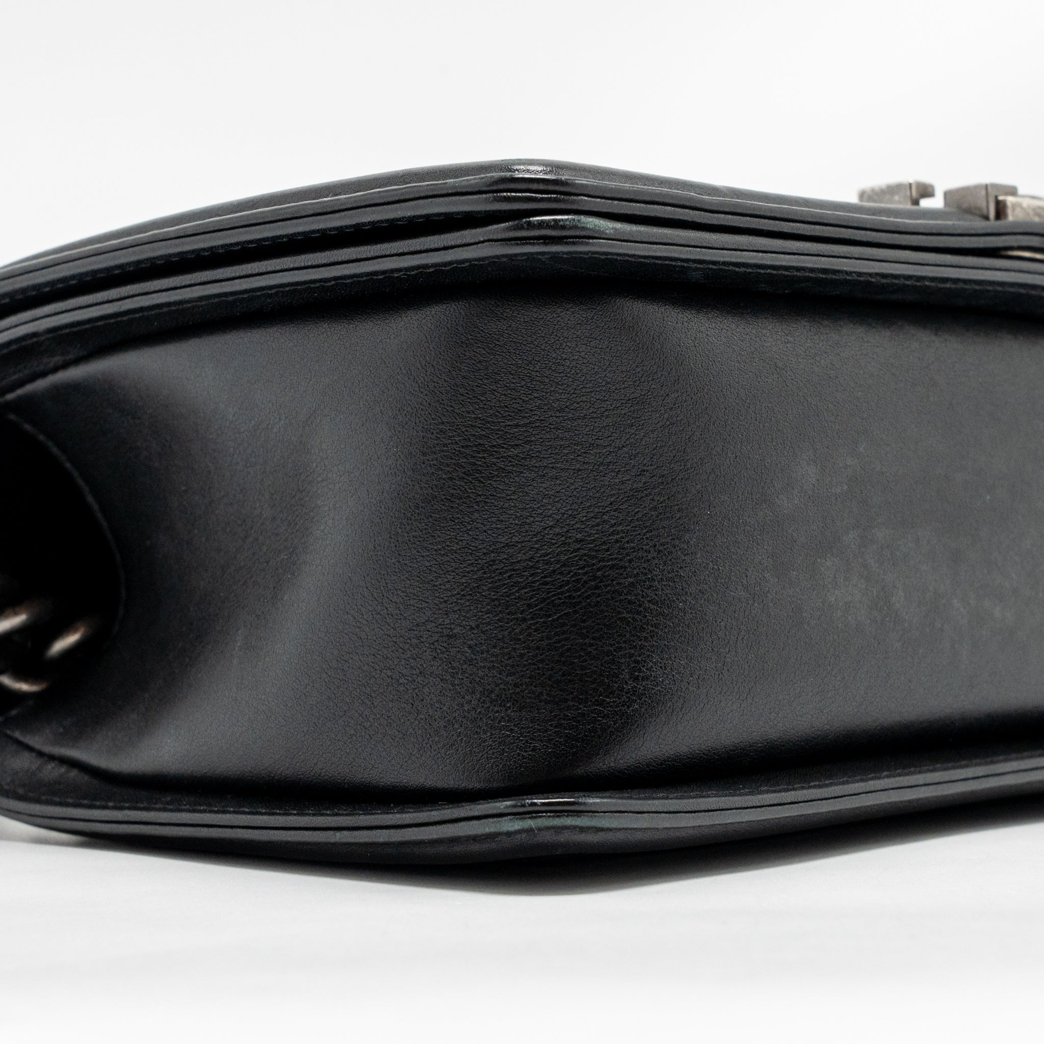 CHANEL CHEVRON MEDIUM BOY BAG CALFSKIN BLACK RUTHENIUM SHW