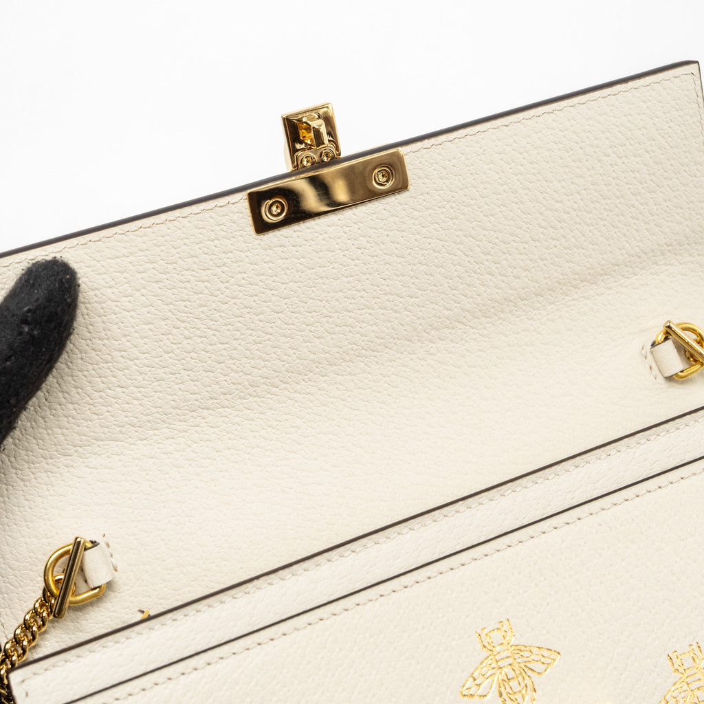 GUCCI MINI PADLOCK POUCH WITH CHAIN WITH BEE PRINTED CALFSKIN WHITE/GOLD GHW