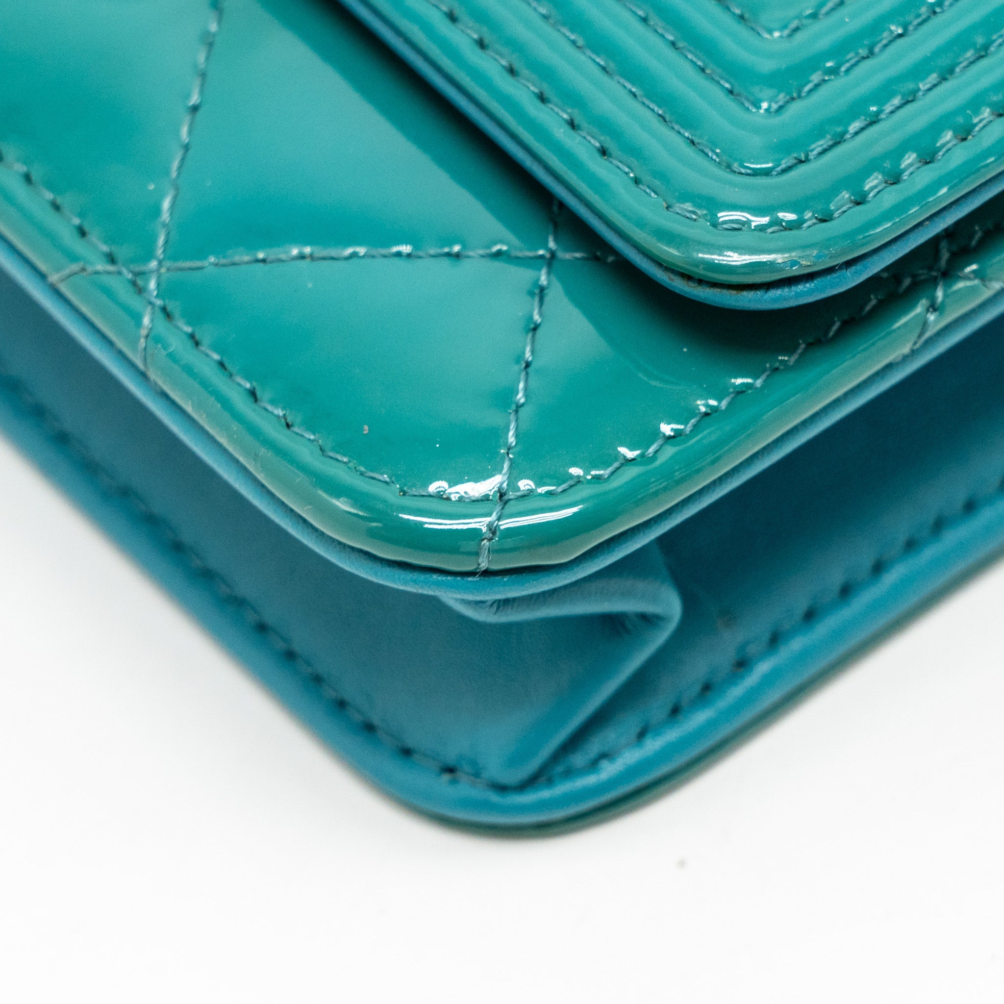 CHANEL BOY WALLET ON CHAIN PATENT GREEN SHW