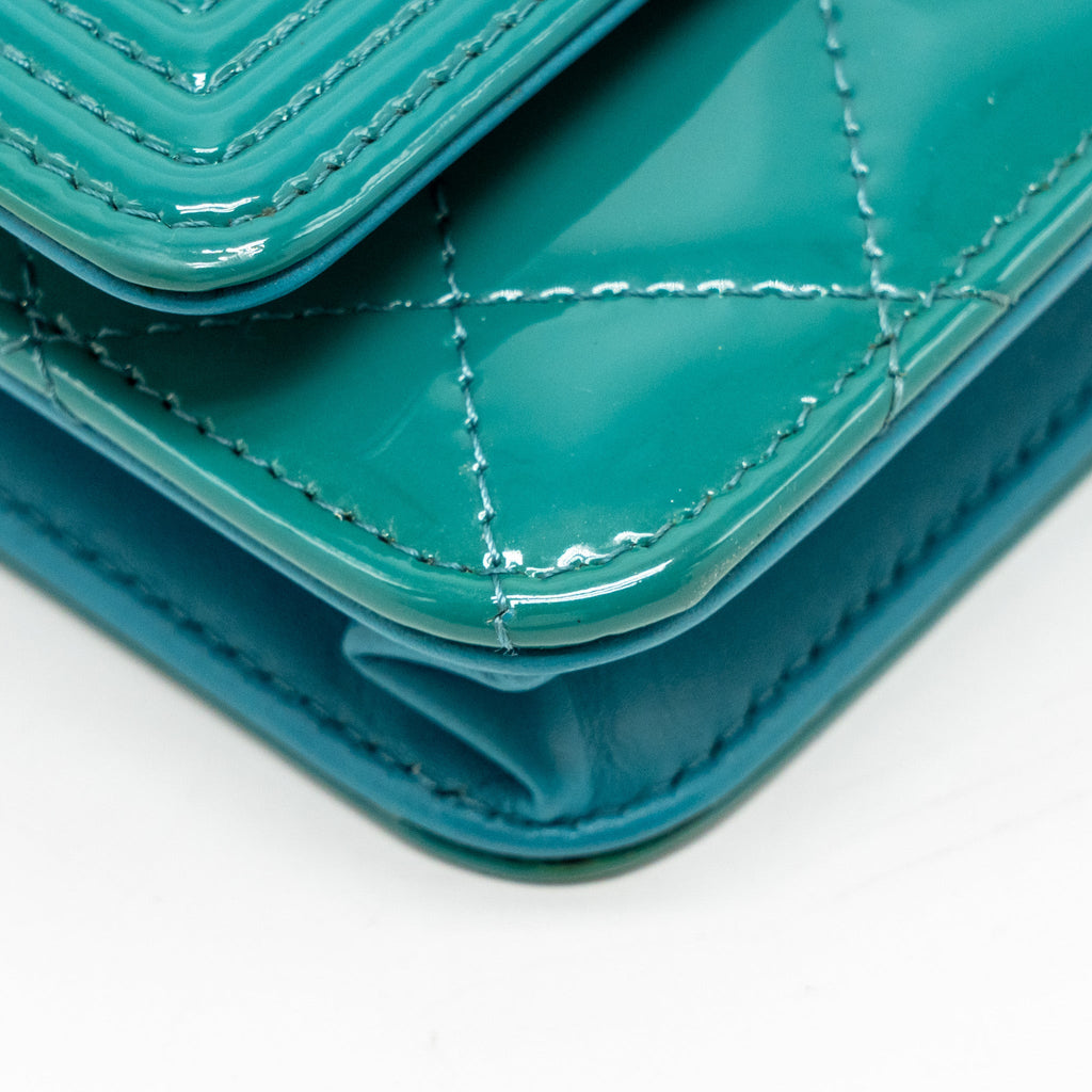 CHANEL BOY WALLET ON CHAIN PATENT GREEN SHW