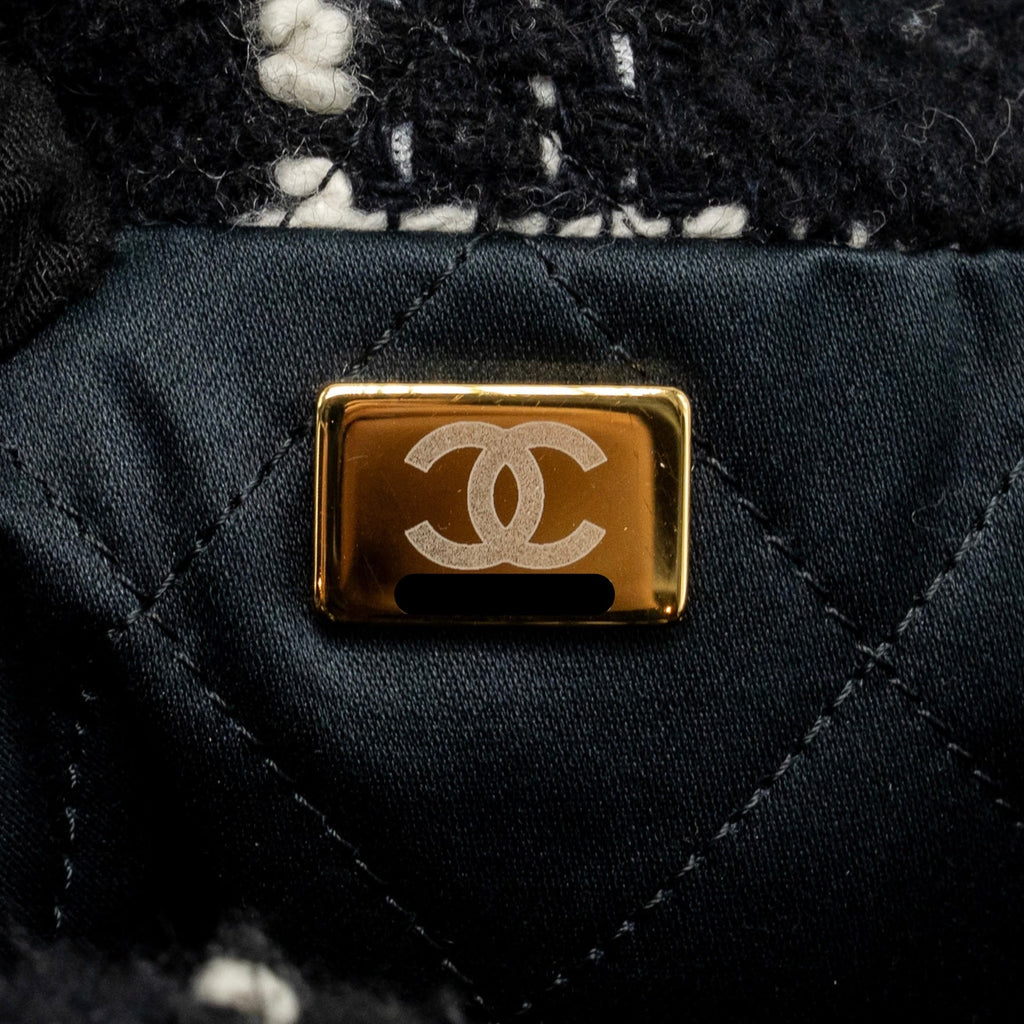 CHANEL MEDIUM 22 BAG QUILTED TWEED BLACK / MULTICOLOUR GHW (MICROCHIP)