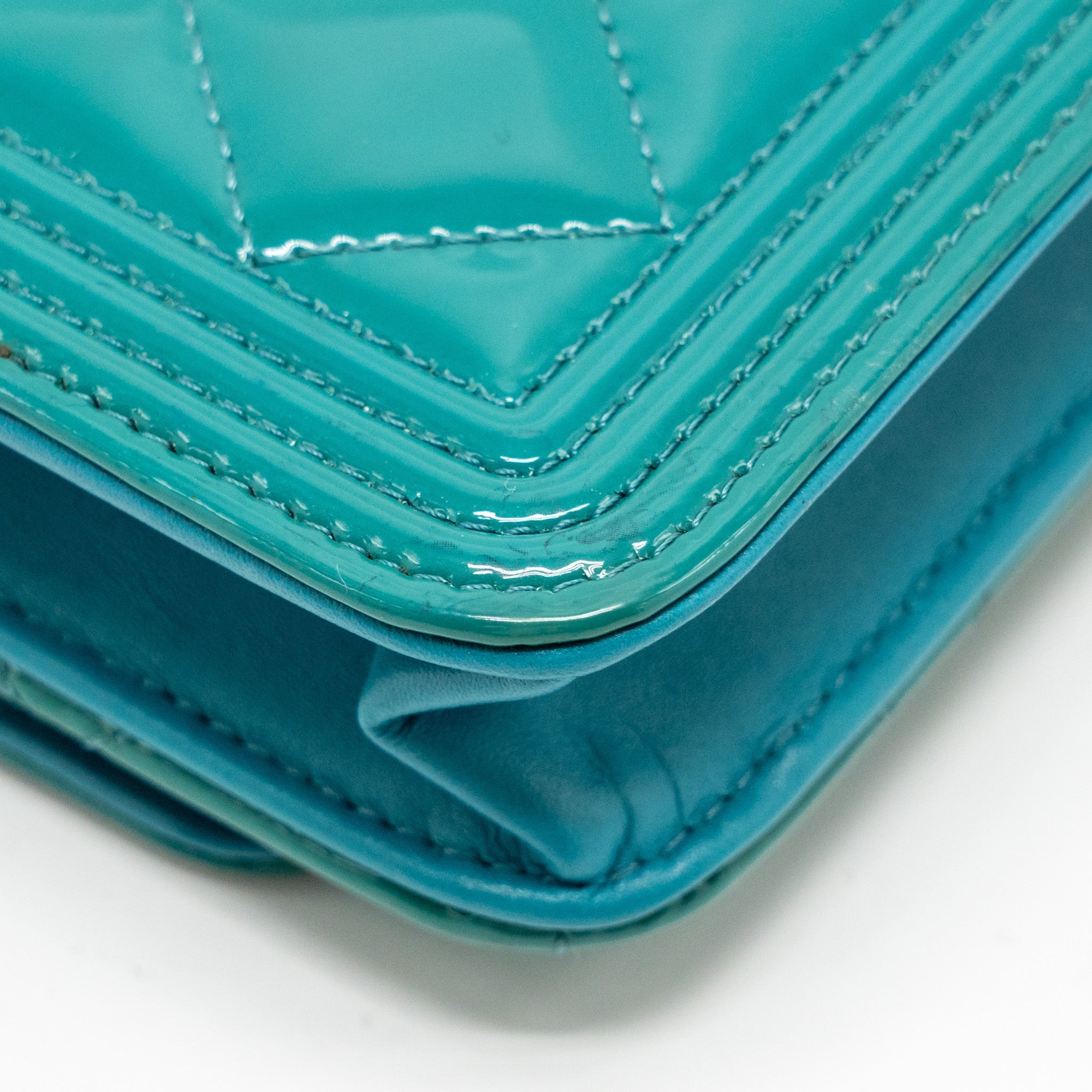 CHANEL BOY WALLET ON CHAIN PATENT GREEN SHW