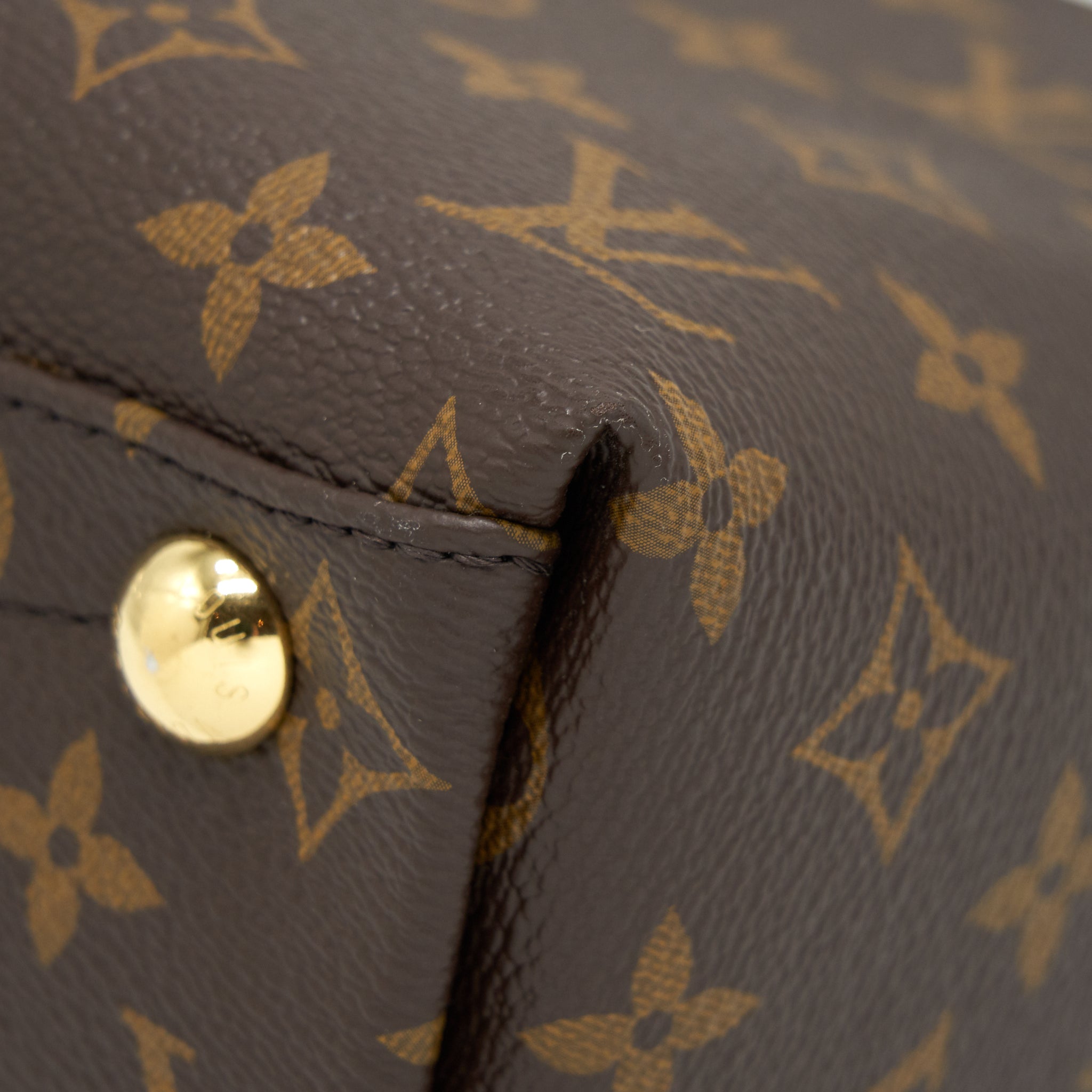 LOUIS VUITTON V TOTE BAG MEDIUM BLACK GHW