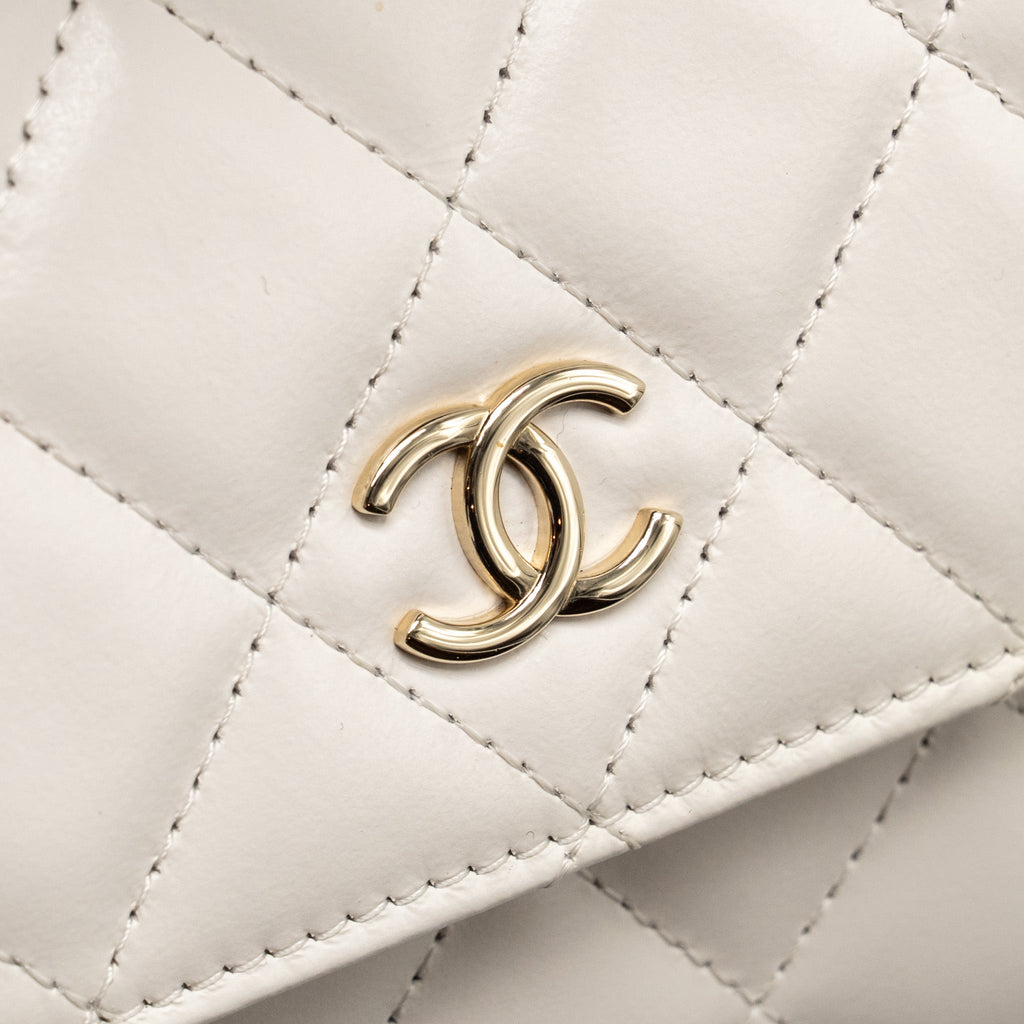 CHANEL TOP HANDLE FLAP KISS LOCK MINI CLUTCH WITH CHAIN LAMBSKIN WHITE LGHW (MICROCHIP)