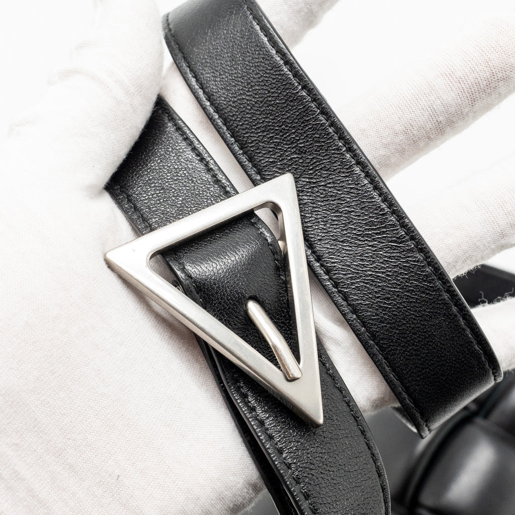 BOTTEGA VENETA PADDED CASSETTE LAMBSKIN BLACK SHW