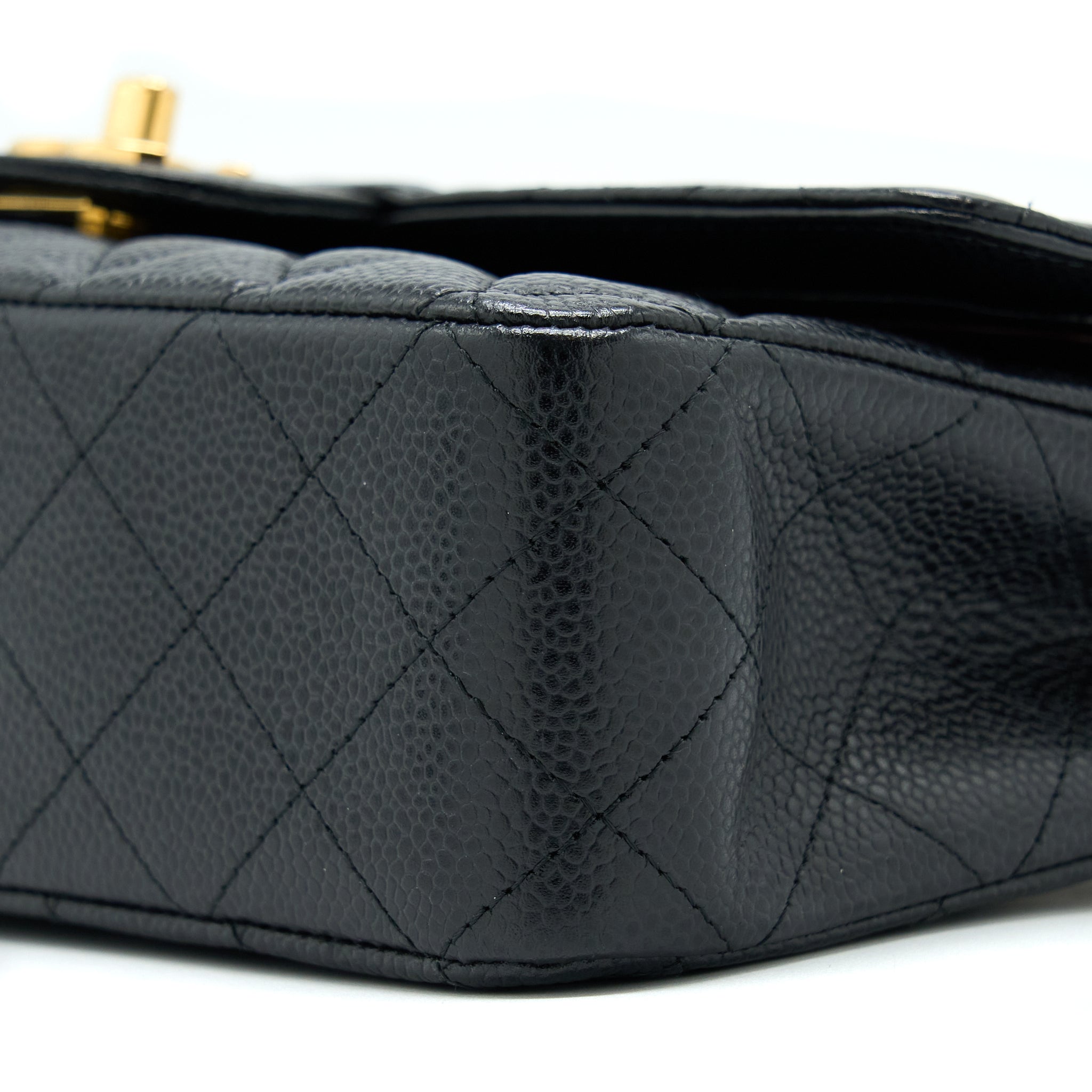 CHANEL MEDIUM CLASSIC DOUBLE FLAP CAVIAR BLACK GHW