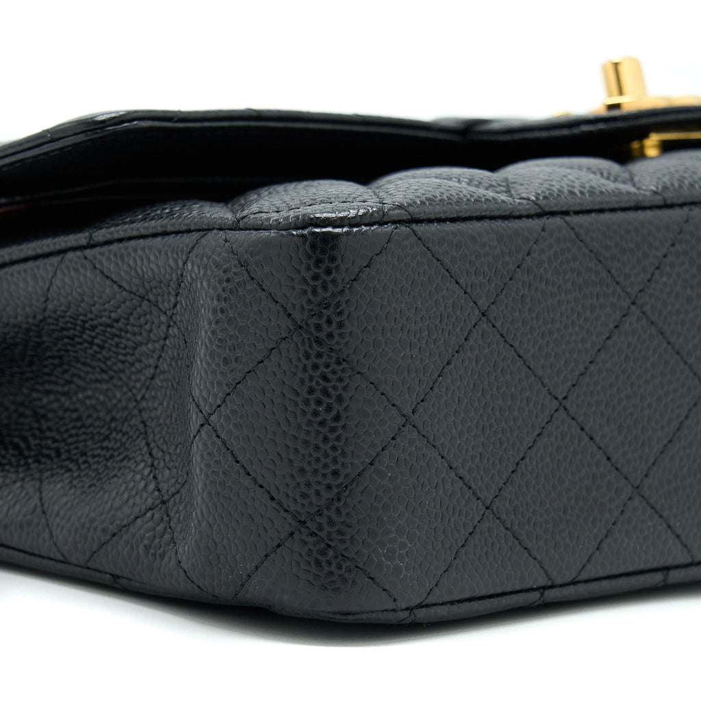 CHANEL MEDIUM CLASSIC DOUBLE FLAP CAVIAR BLACK GHW