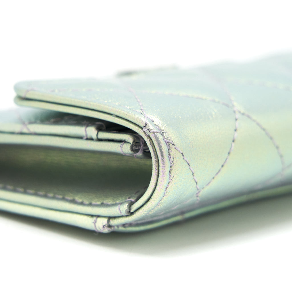 CHANEL 21K IRIDESCENT GREY FLAP CARD HOLDER