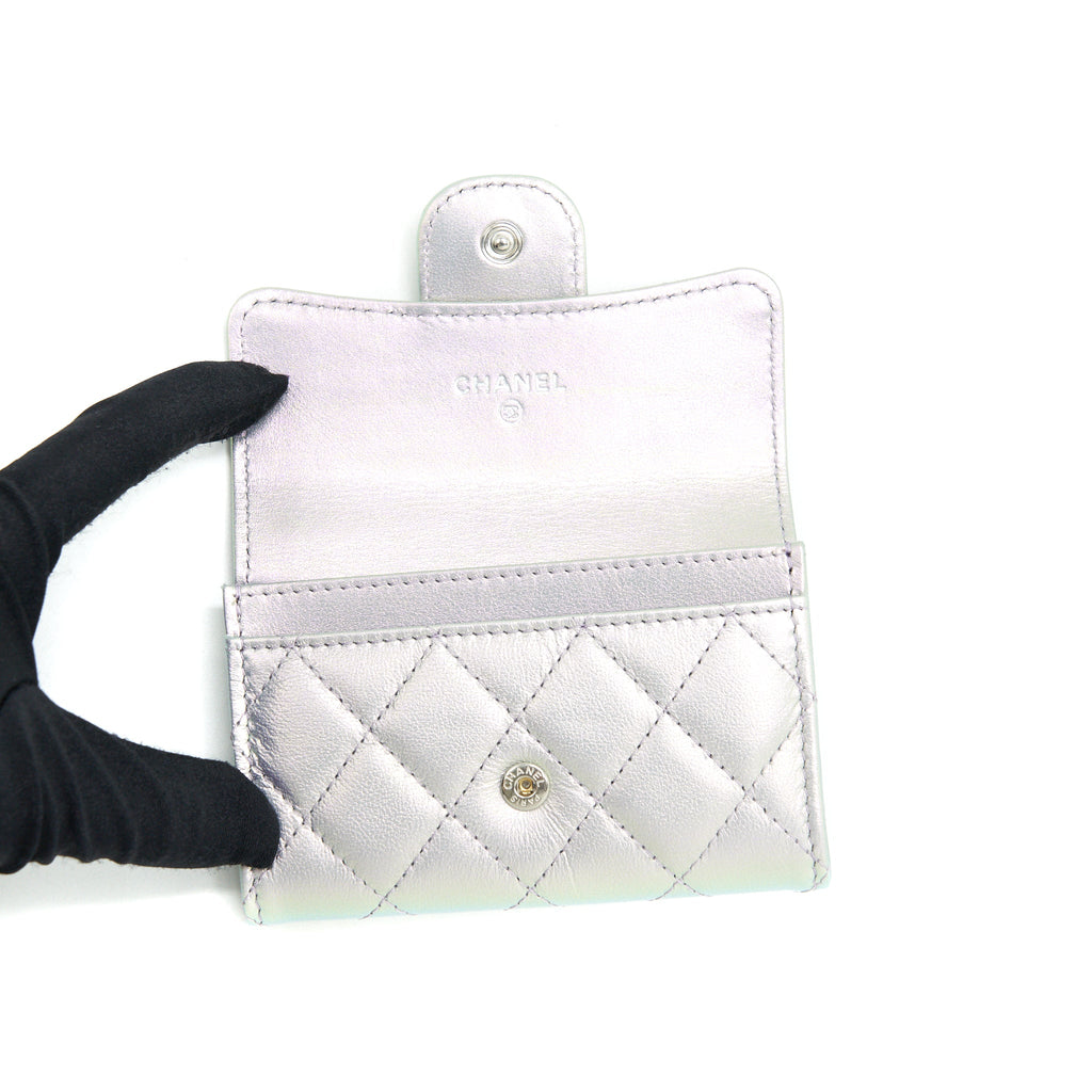 CHANEL 21K IRIDESCENT GREY FLAP CARD HOLDER