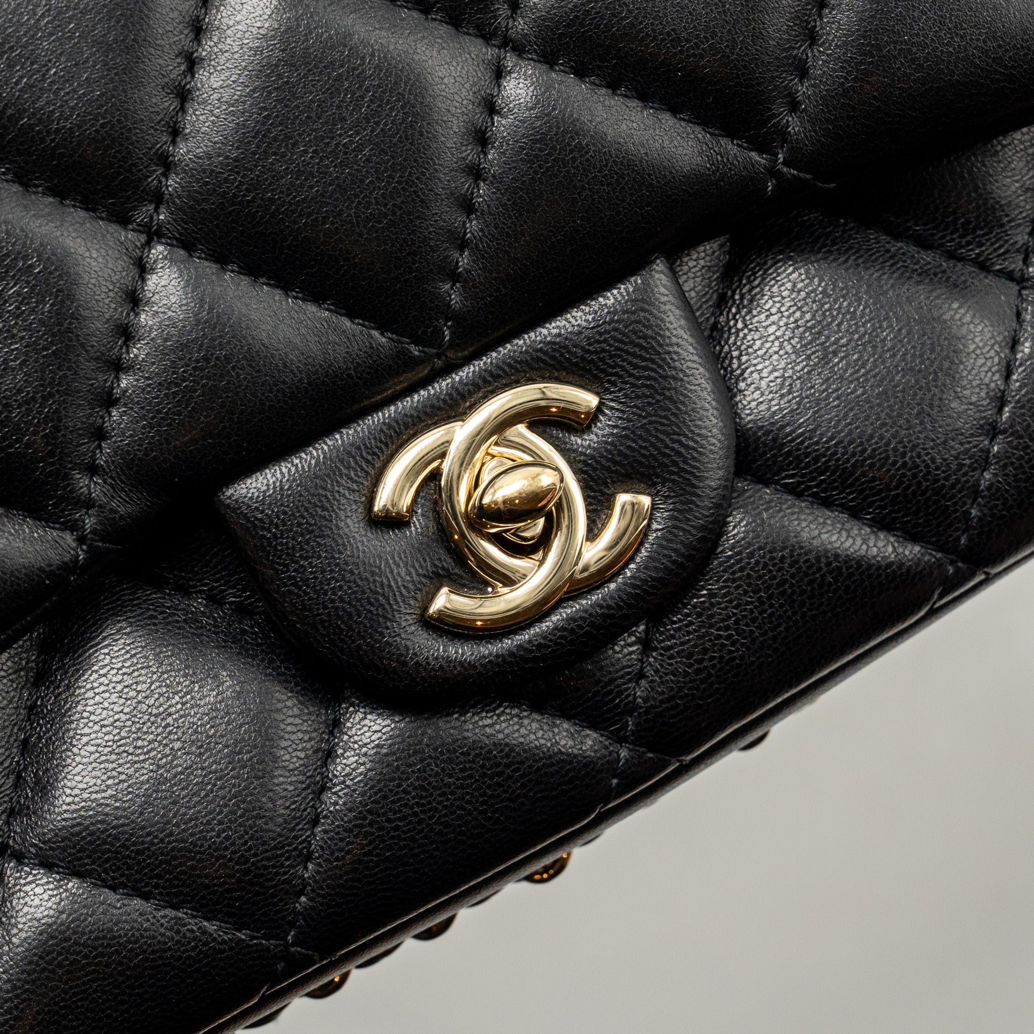 CHANEL QUILTED FLAP BAG WITH PEARL CHAIN LAMBSKIN BLACK LGHW