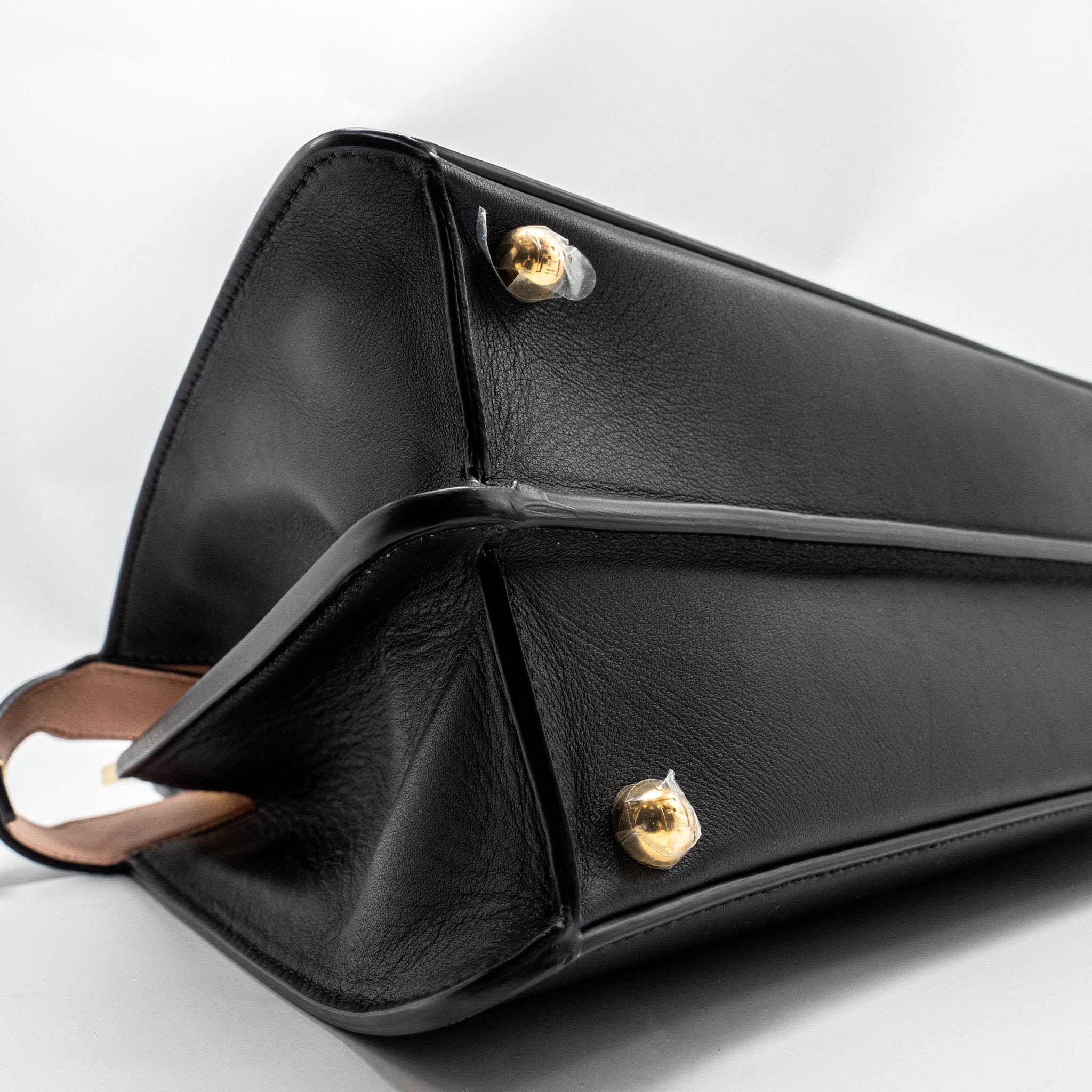 FENDI ISEEU MEDIUM PEEKABOO CALFSKIN BLACK/LIGHT PINK GHW
