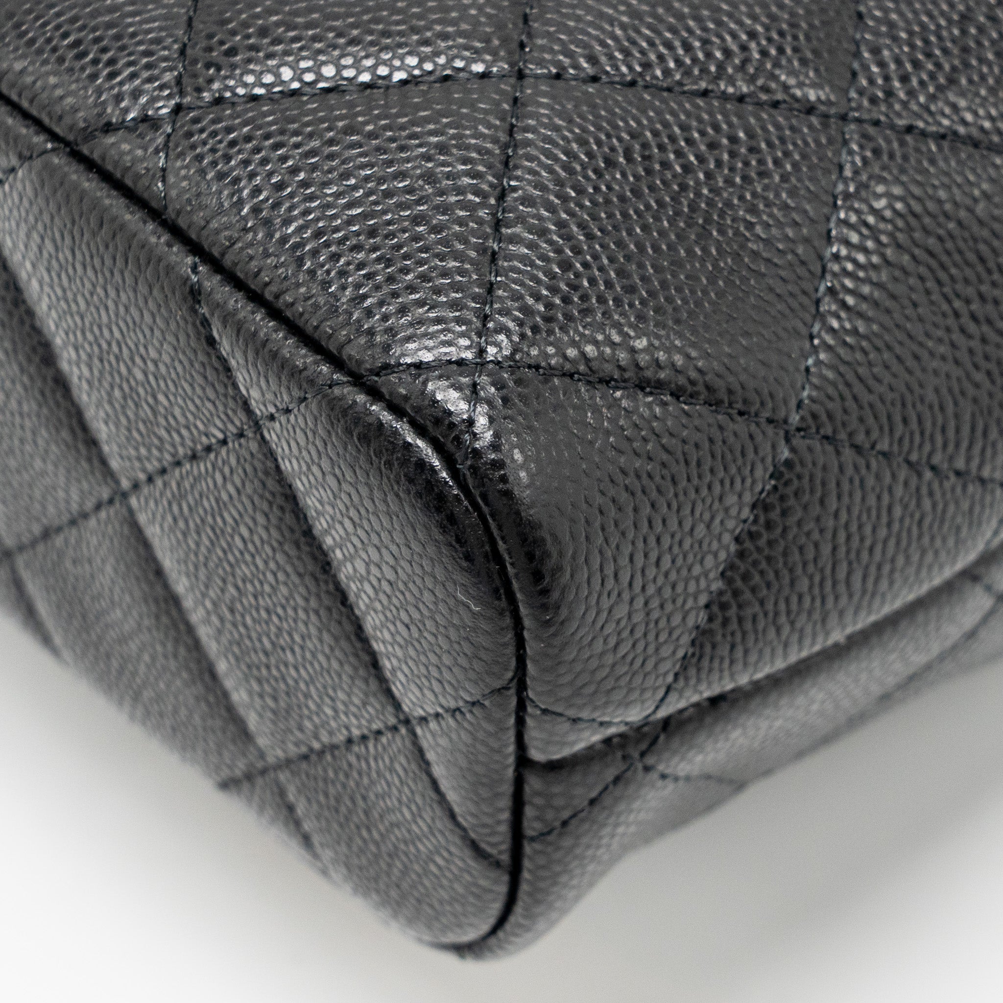 CHANEL QUILTED HOBO BAG WITH CHAIN CAVIAR BLACK LGHW (MICROCHIP)