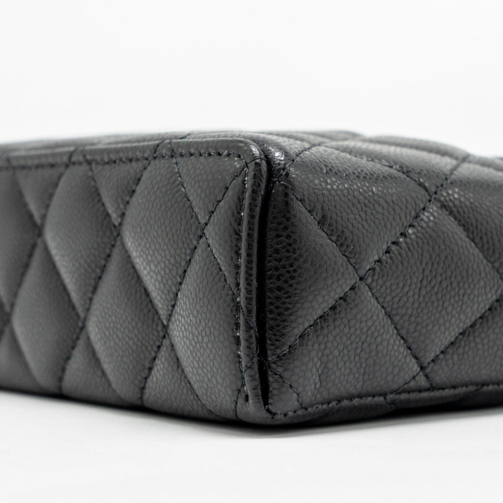 CHANEL 25P CC TOP HANDLE VANITY WITH CHAIN CAVIAR BLACK LGHW (MICROCHIP)