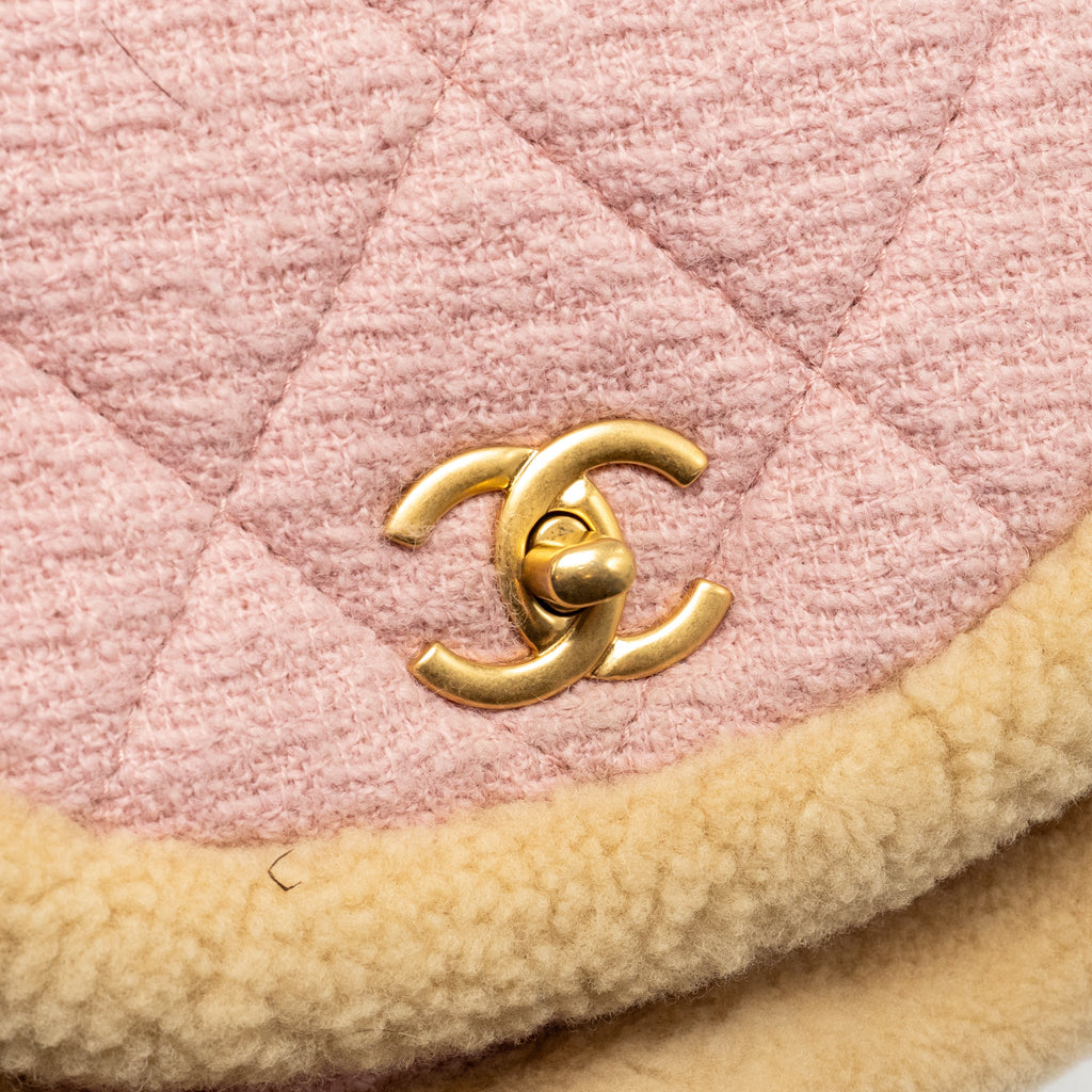 CHANEL 22K COZY COCO ROUND FLAP BAG TWEED/SHEARLING PINK GHW (MICROCHIP)