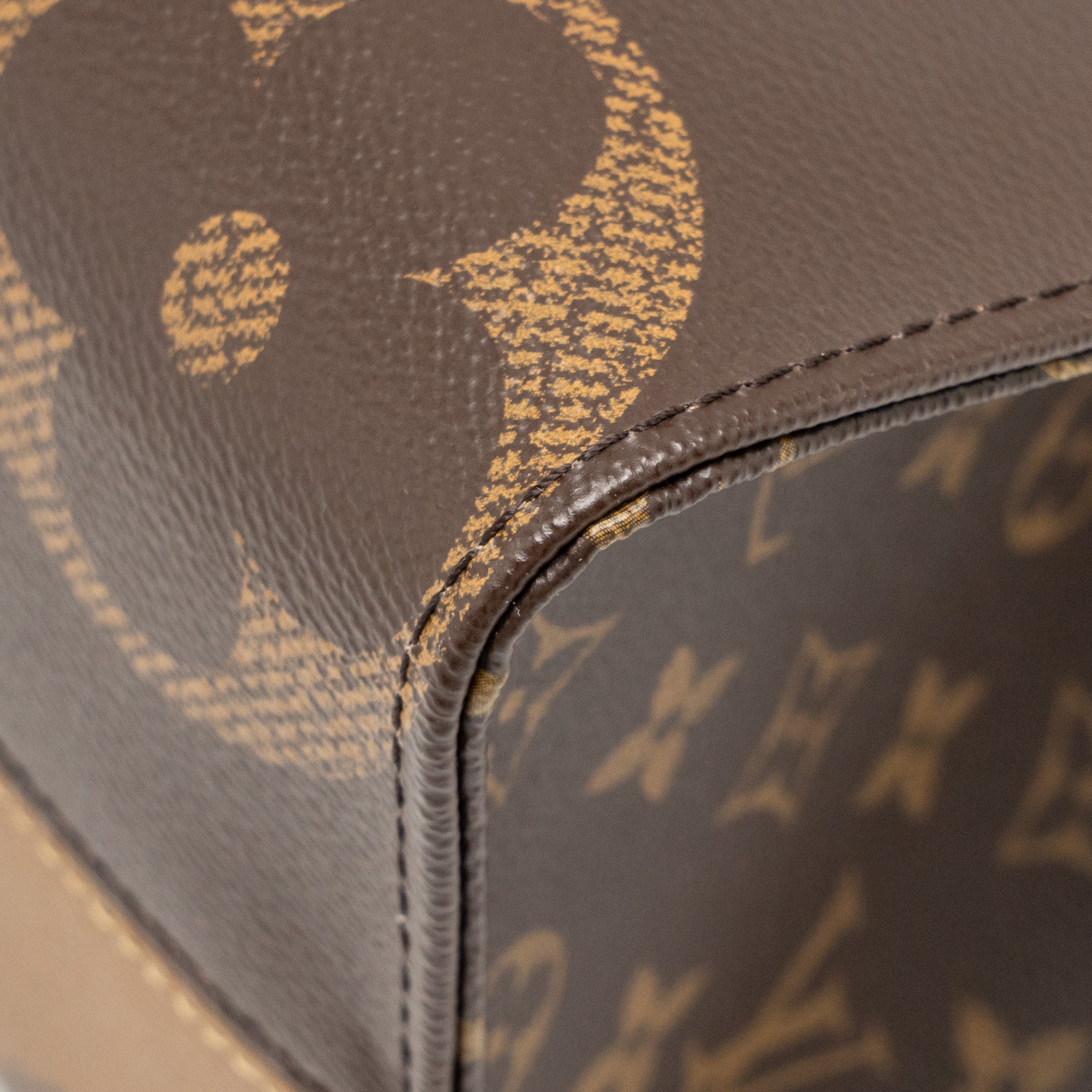 LOUIS VUITTON ONTHEGO MM MONOGRAM CANVAS GHW