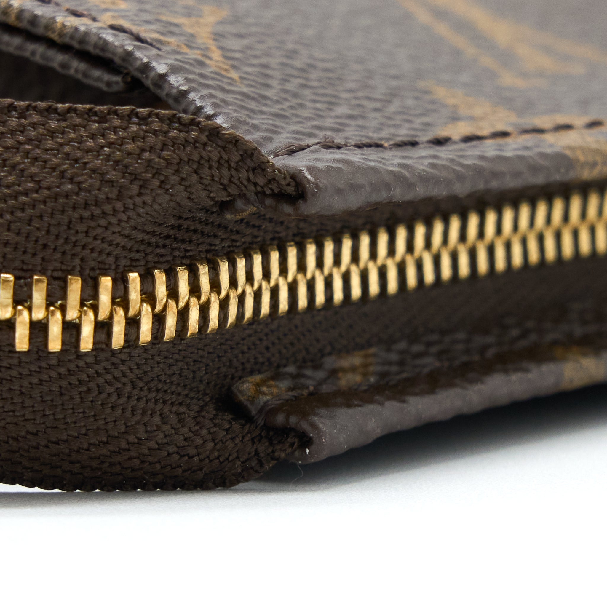 LOUIS VUITTON TOILETRY POCHETTE 26 MONOGRAM CANVAS GHW