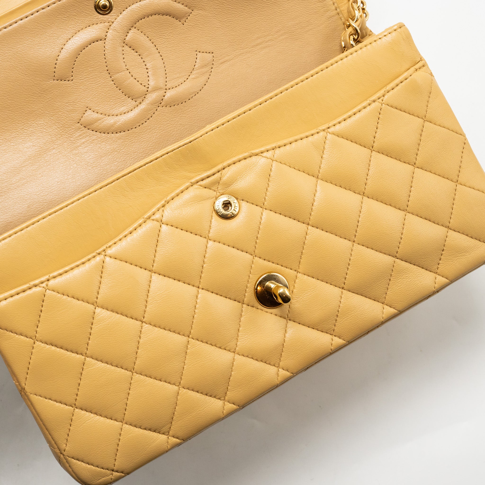 CHANEL MEDIUM CLASSIC DOUBLE FLAP BAG LAMBSKIN BEIGE GHW