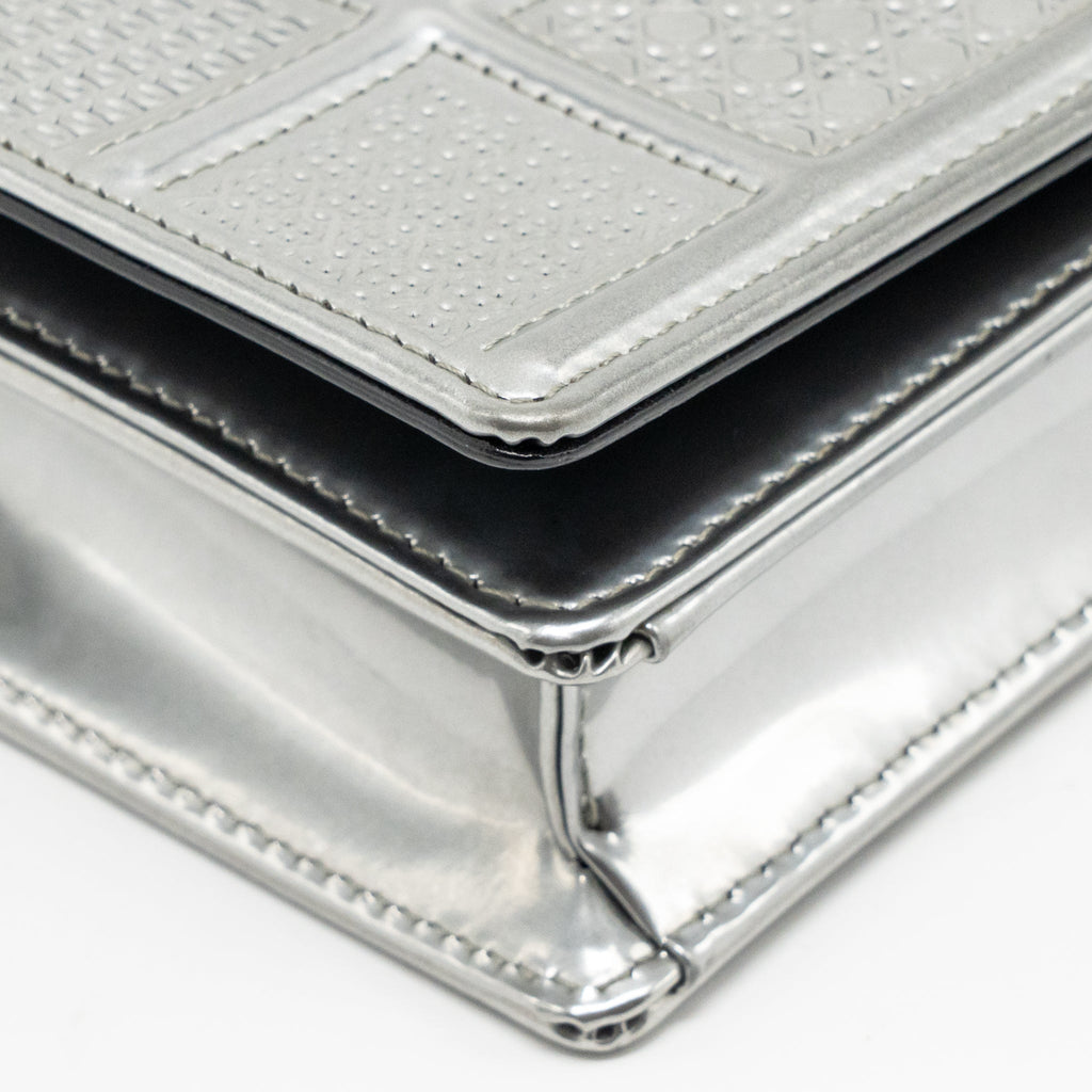 DIOR DIORAMA WALLET ON CHAIN METALLIC PATENT SILVER LGHW