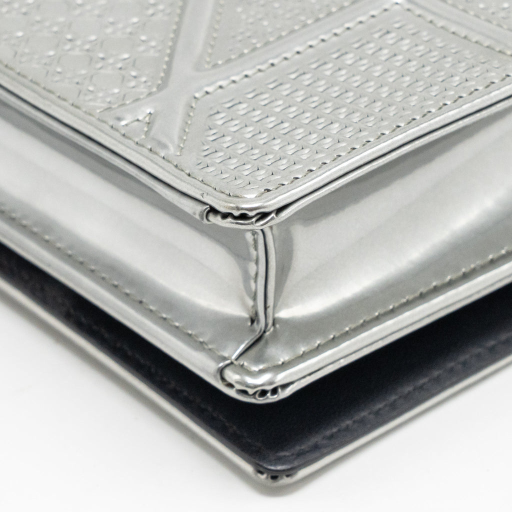 DIOR DIORAMA WALLET ON CHAIN METALLIC PATENT SILVER LGHW